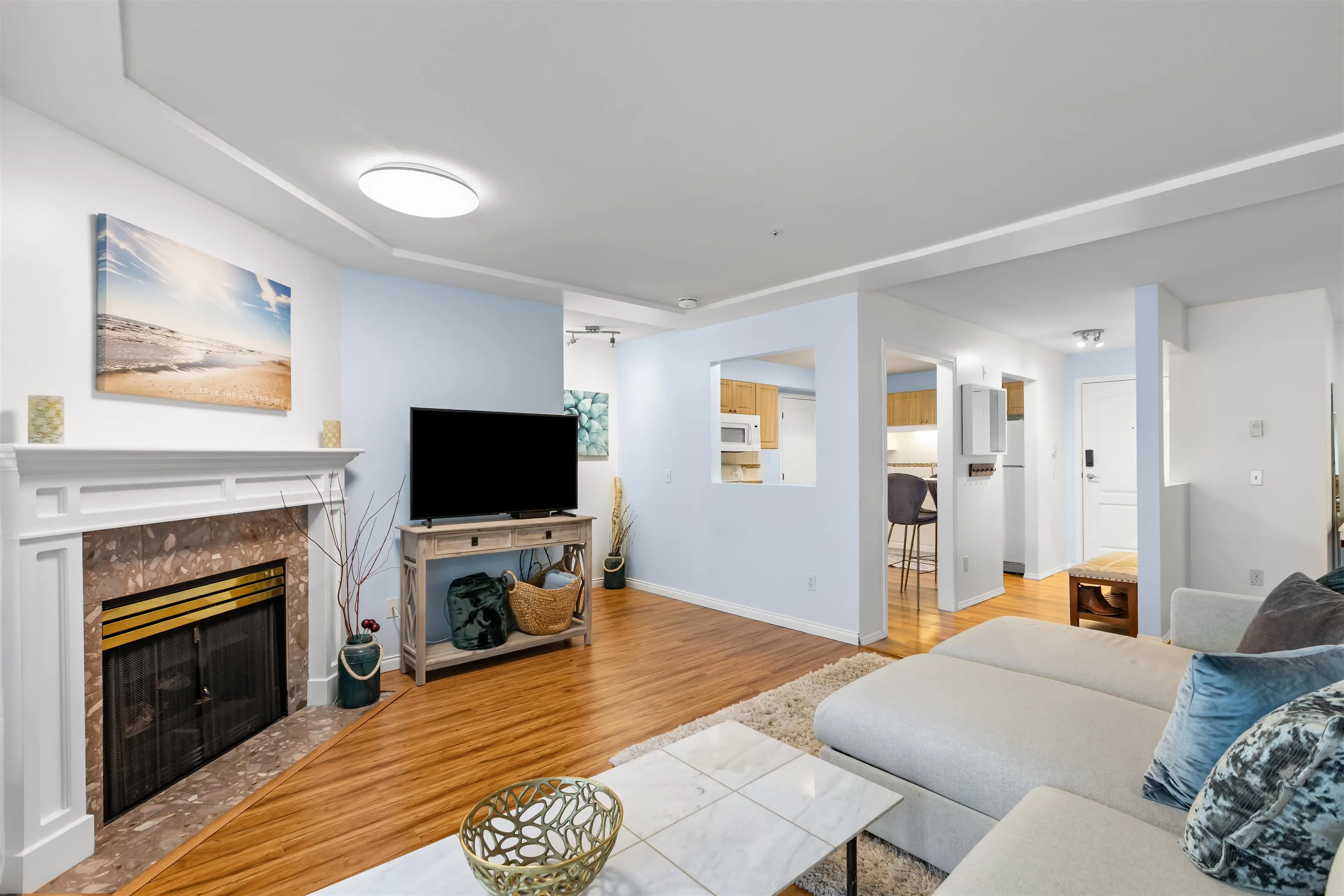 20433 53 Avenue #206