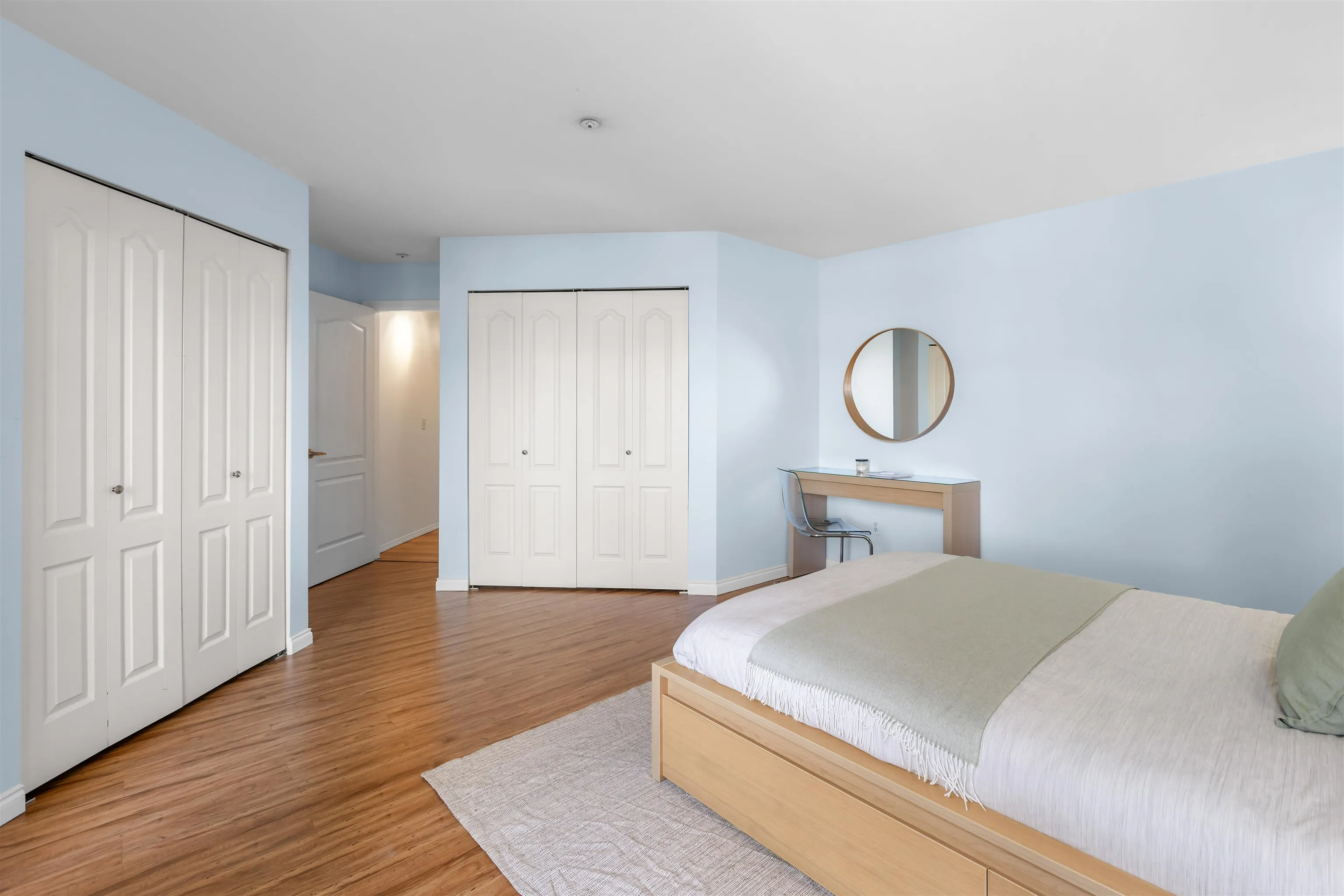 20433 53 Avenue #206