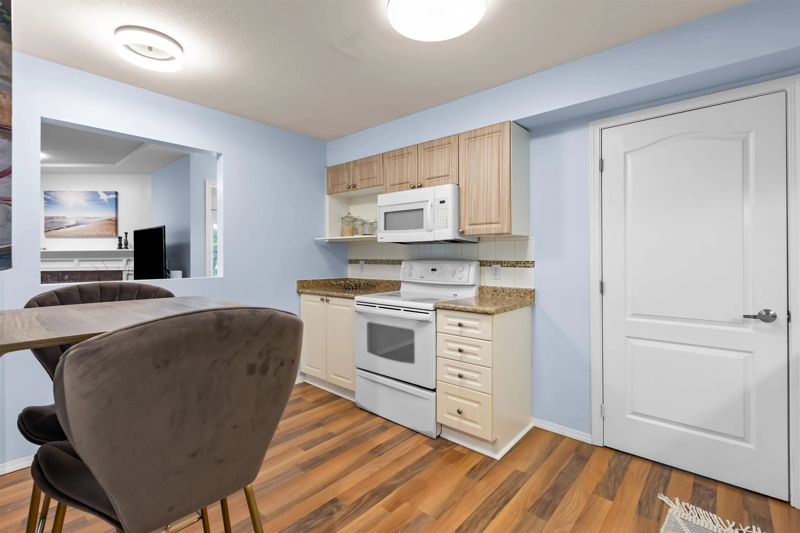 20433 53 Avenue #206
