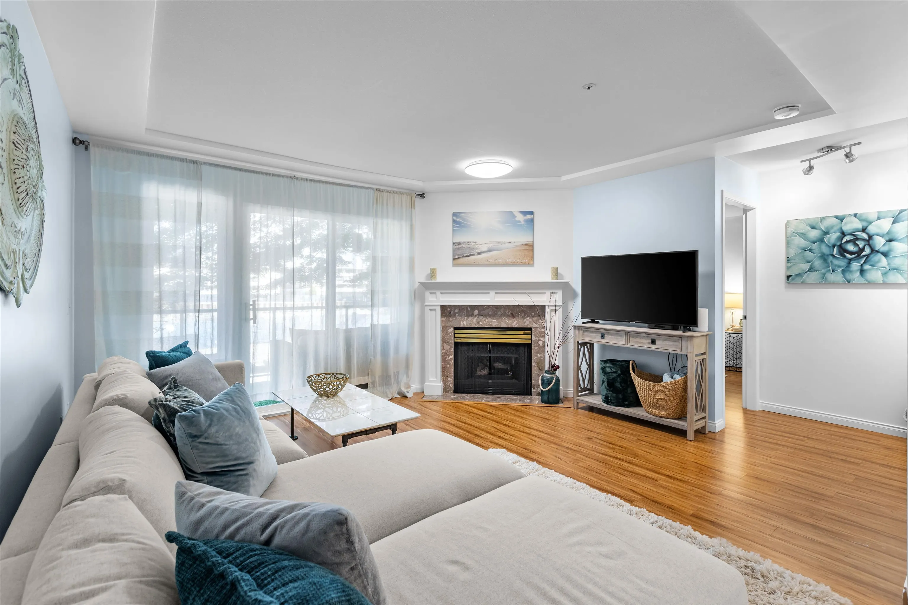 20433 53 Avenue #206