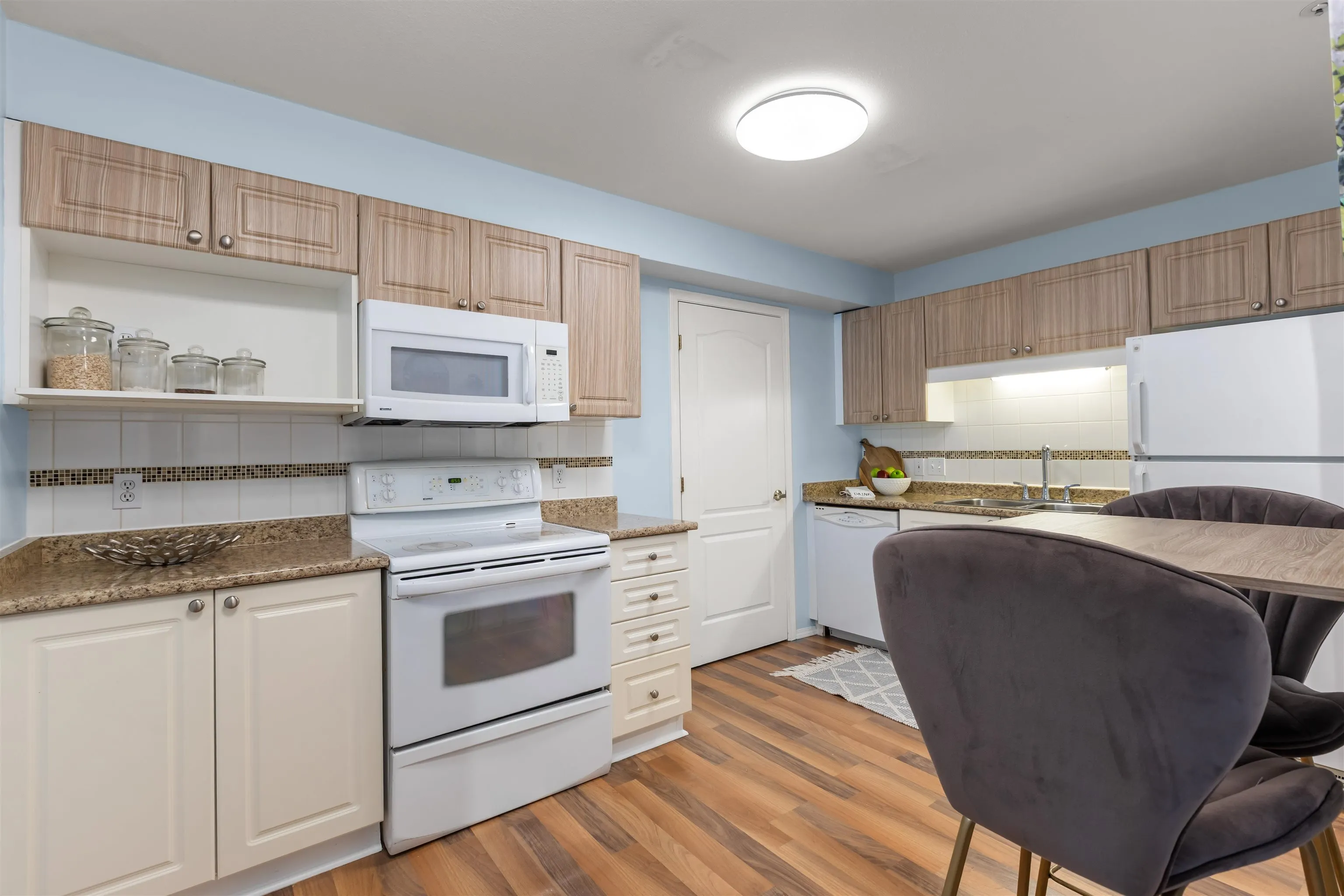 20433 53 Avenue #206