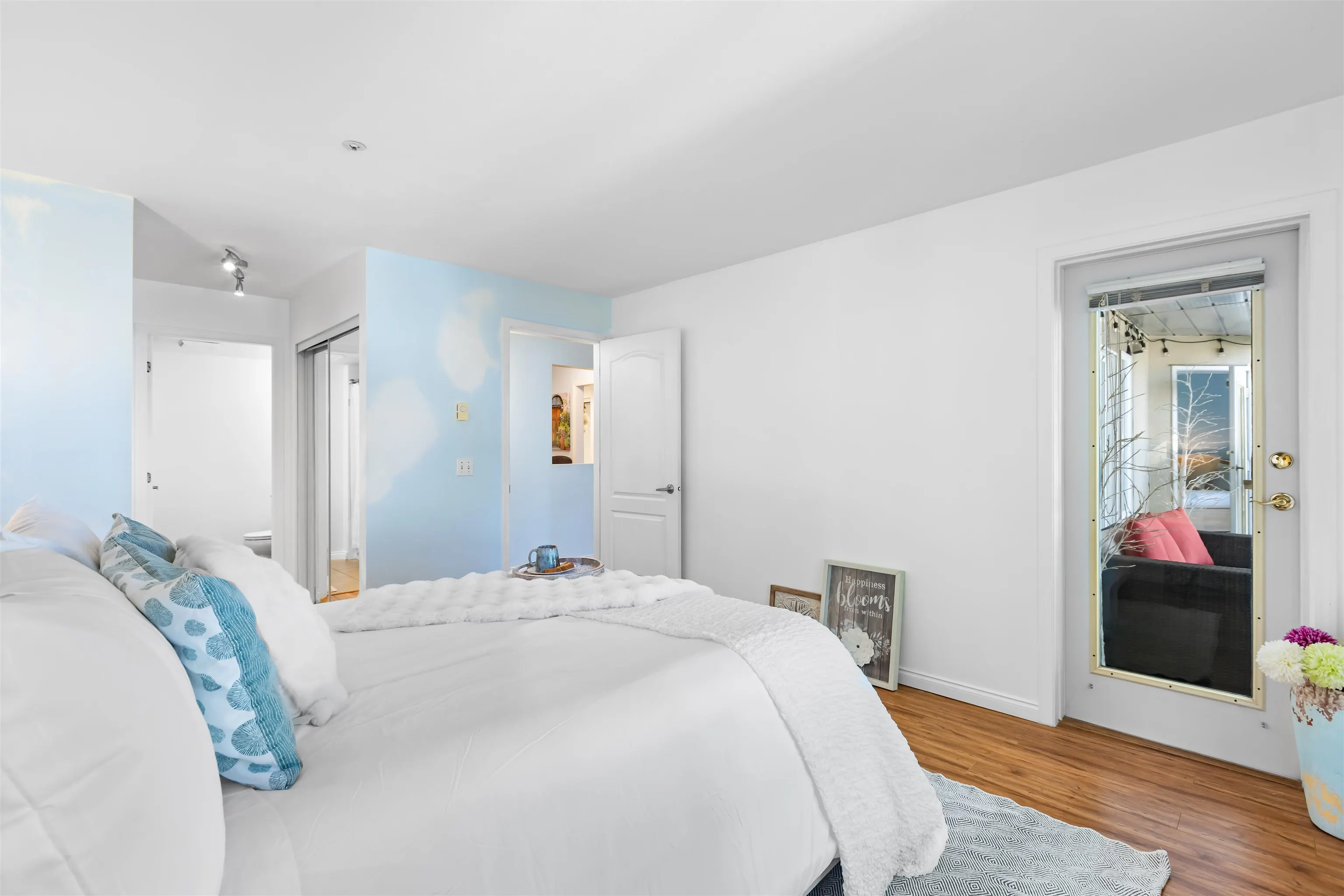 20433 53 Avenue #206
