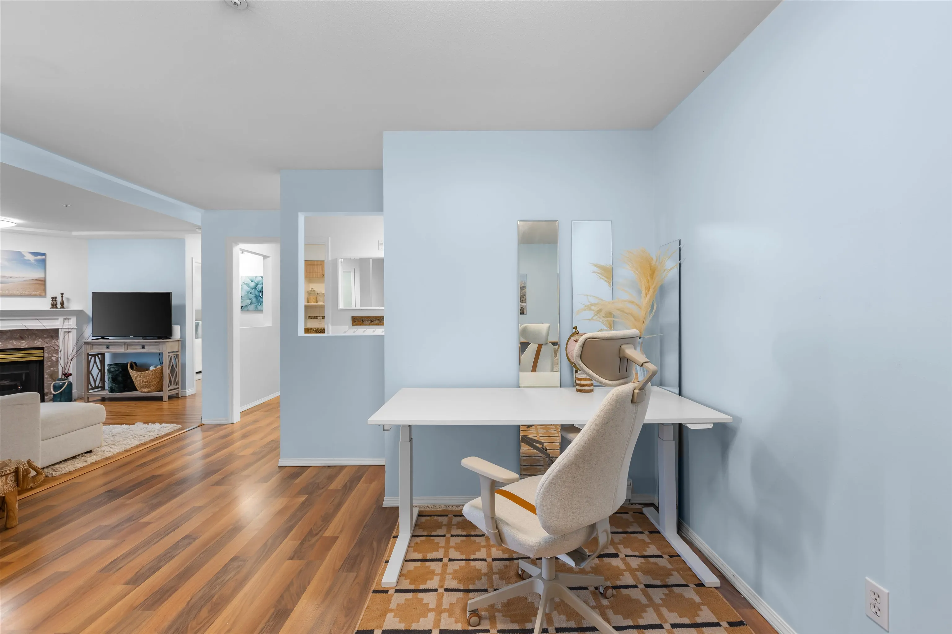 20433 53 Avenue #206