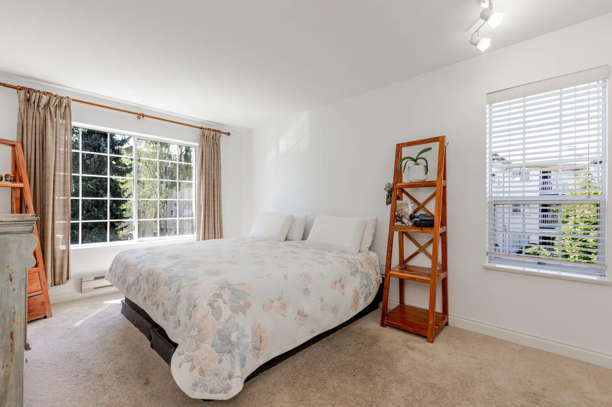 5363 206 Street #205
