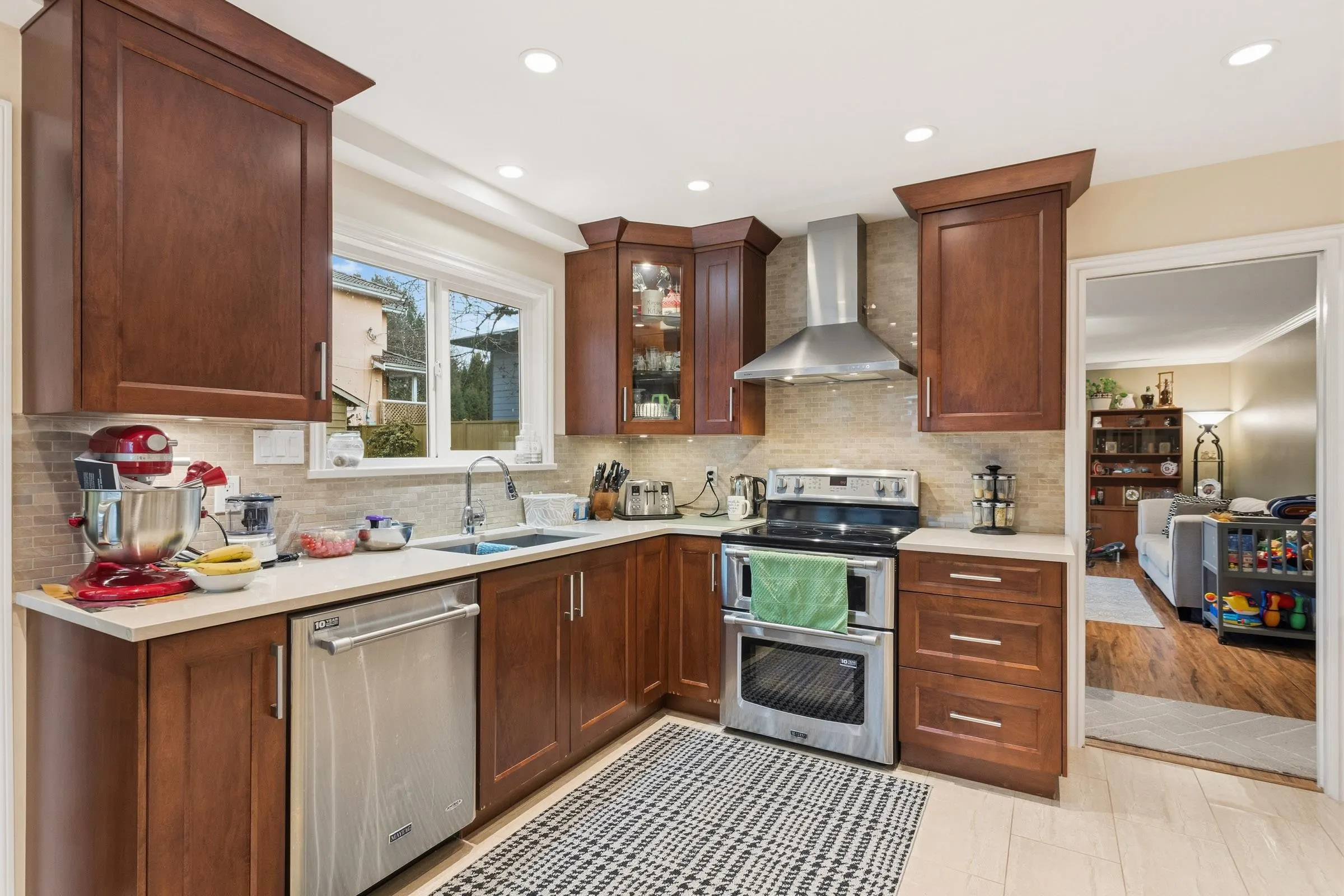 4729 Canada Way