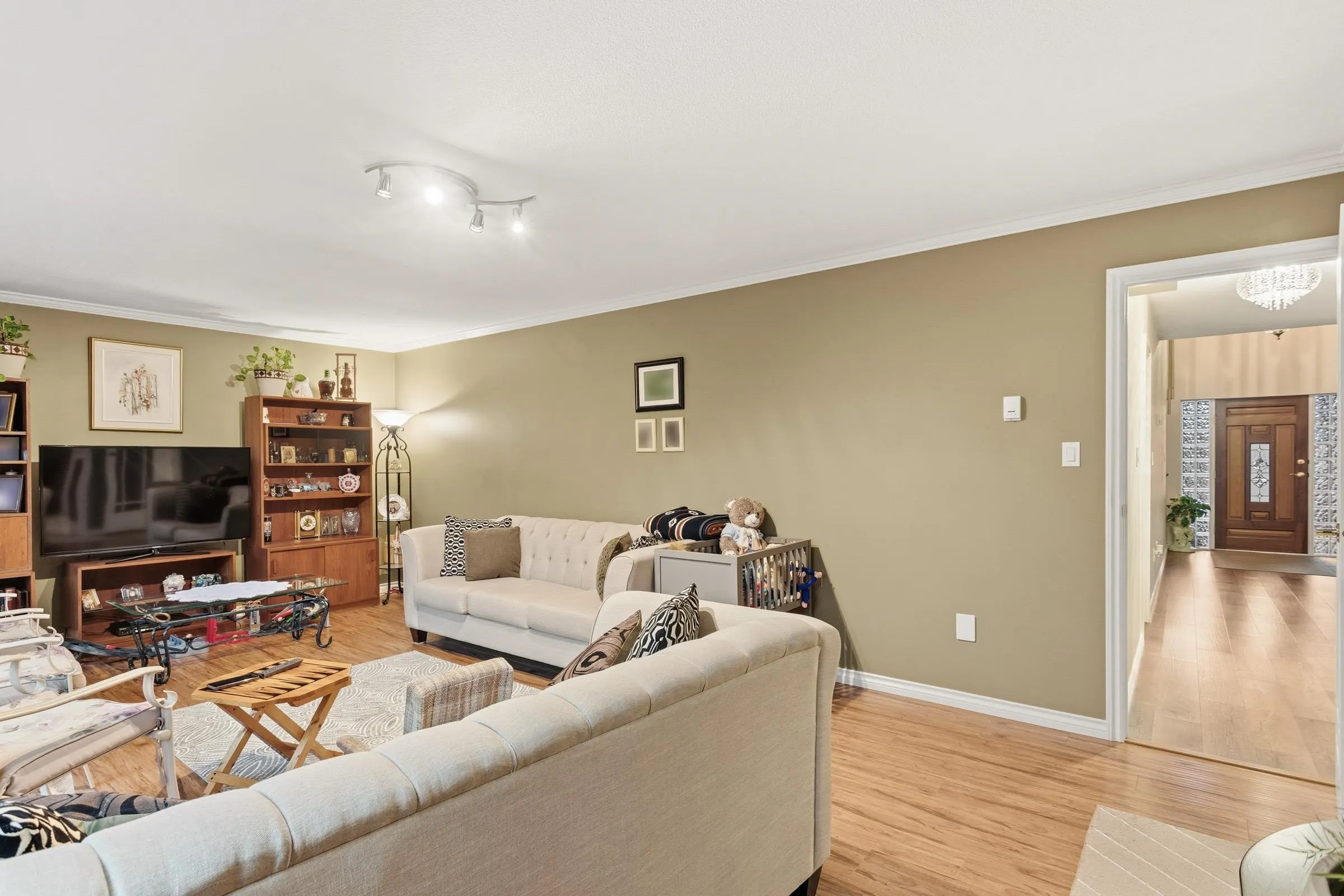 4729 Canada Way