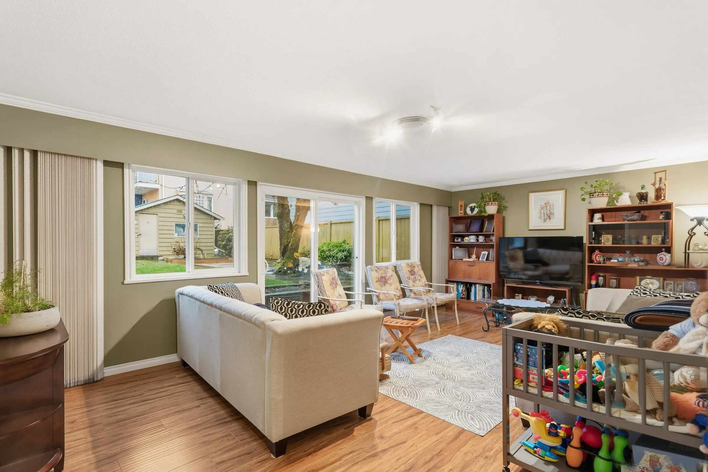 4729 Canada Way