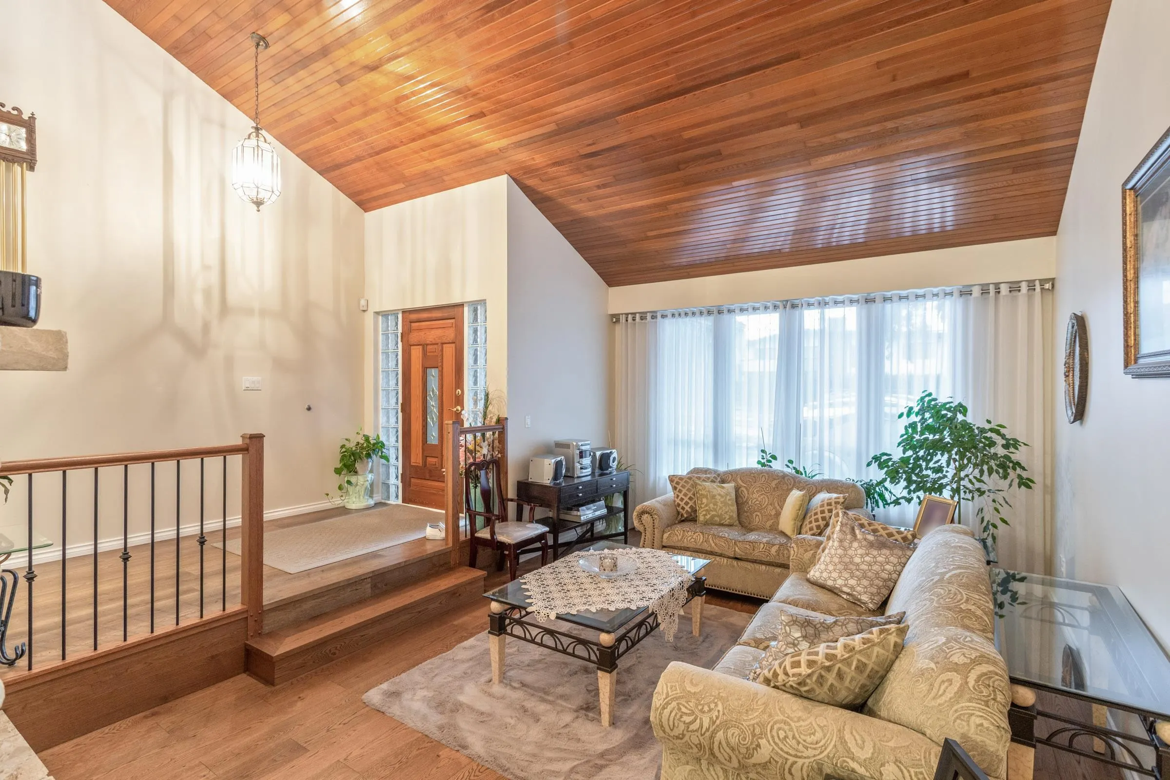 4729 Canada Way