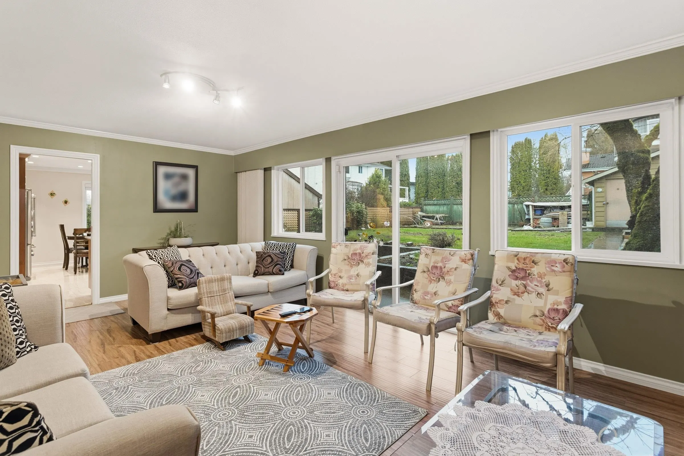 4729 Canada Way