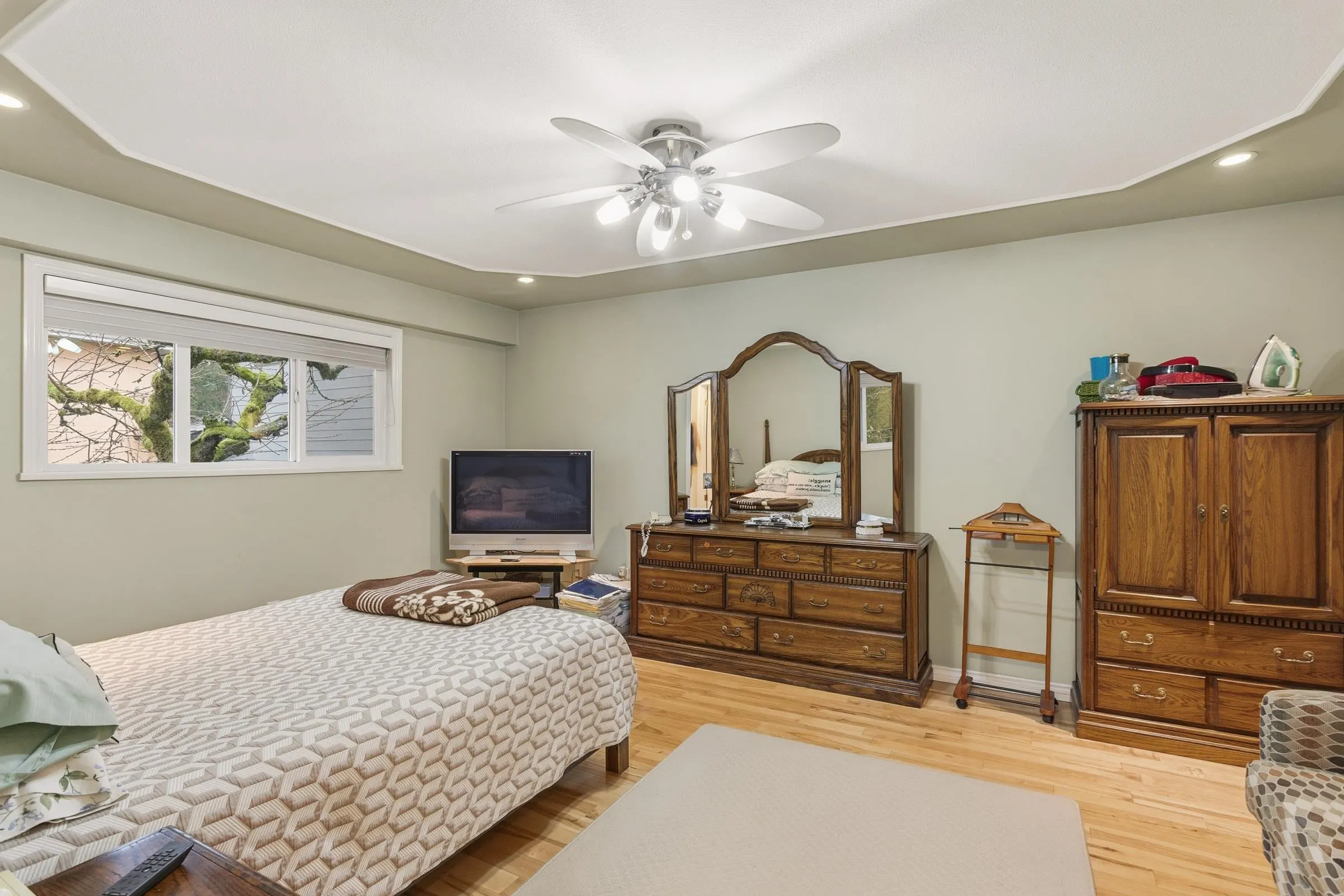 4729 Canada Way