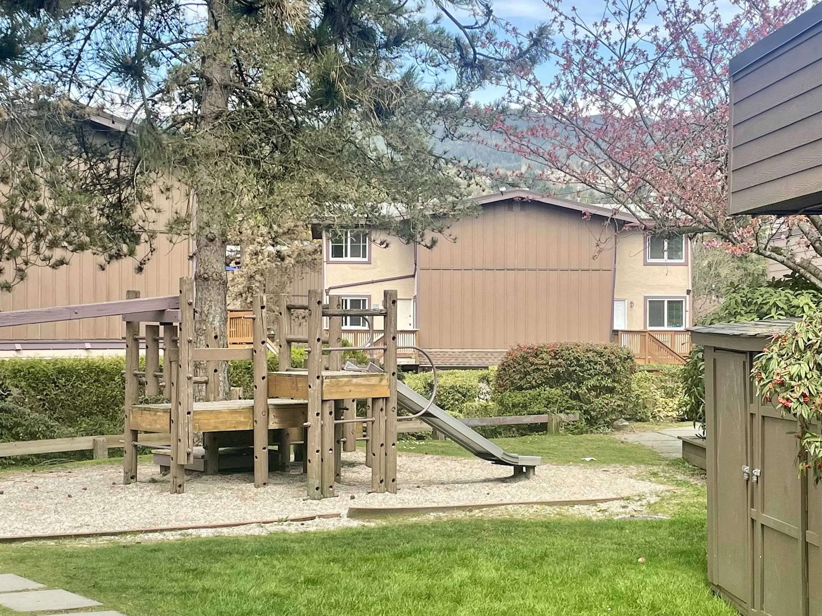 306 Highland Way #4