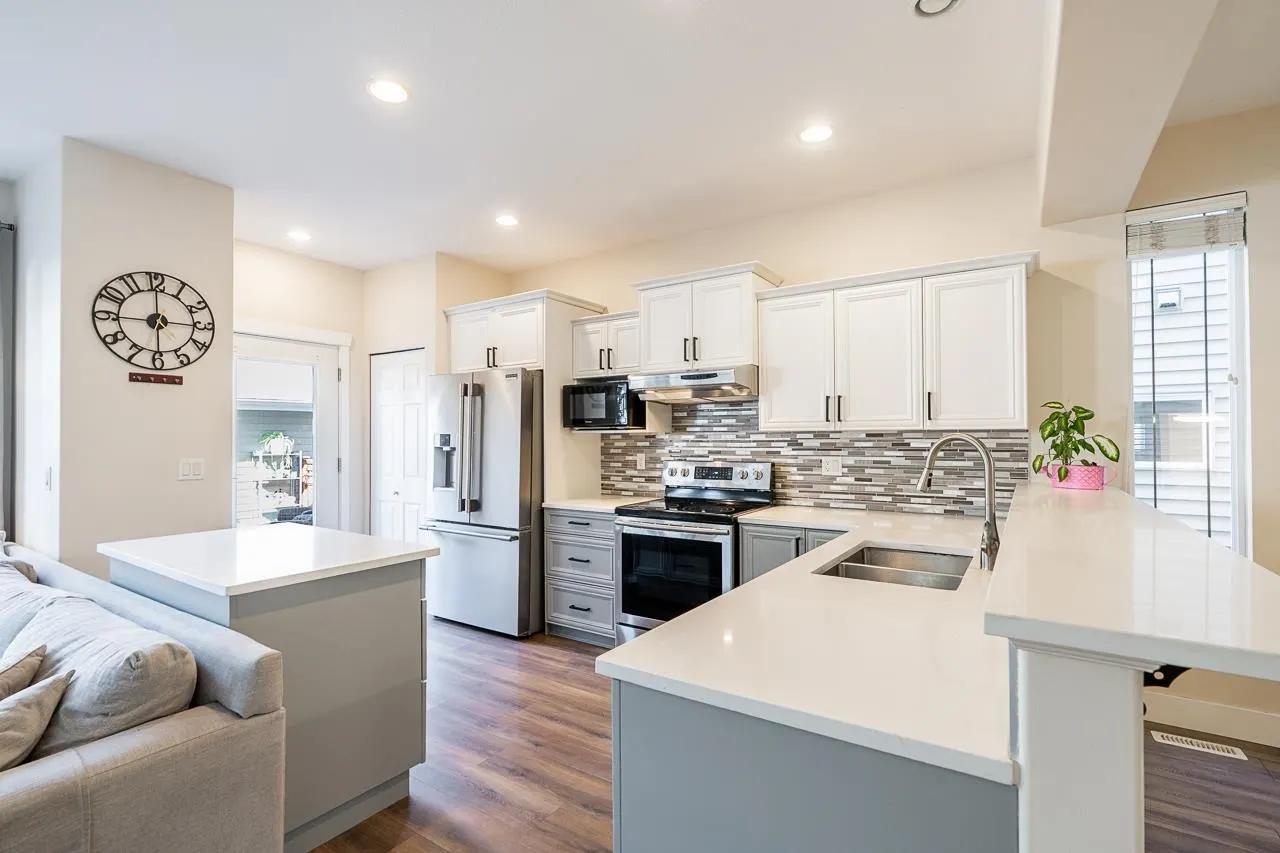 15163 61a Avenue