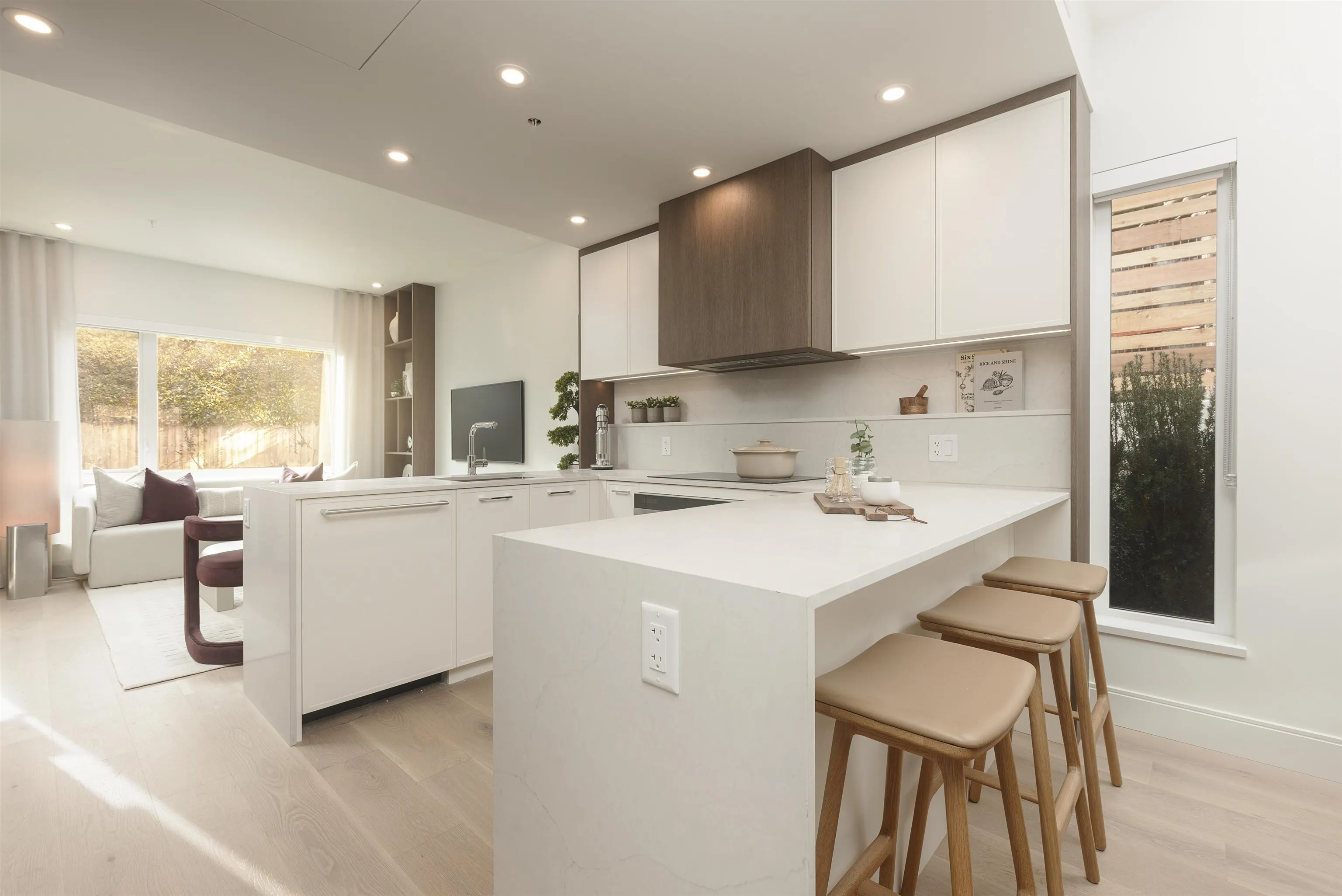 382 W 45th Avenue