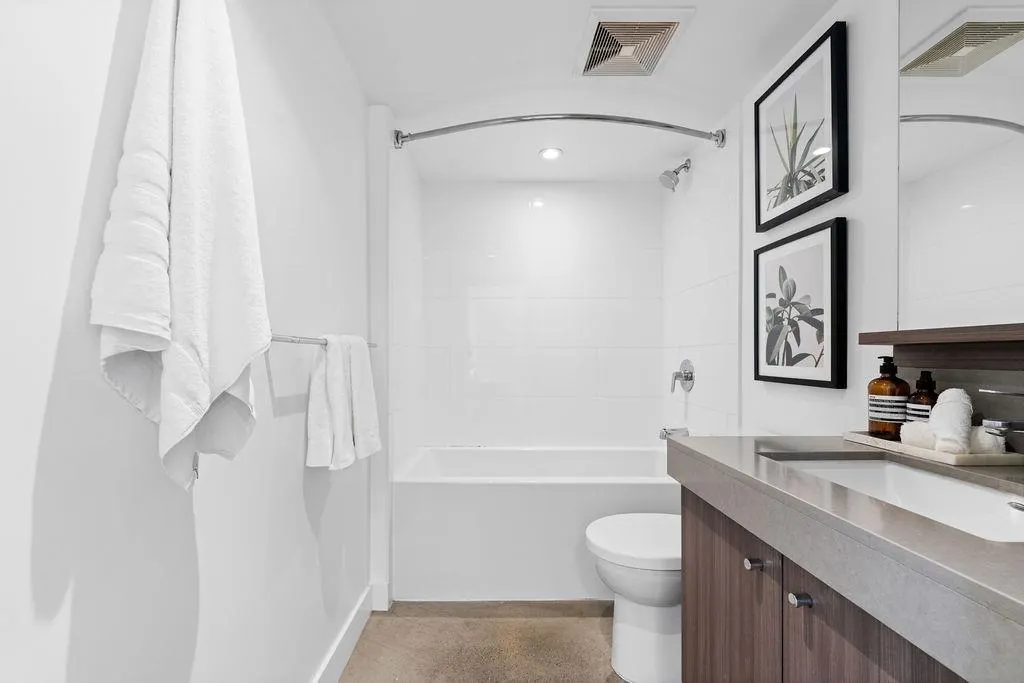 231 E Pender Street #807