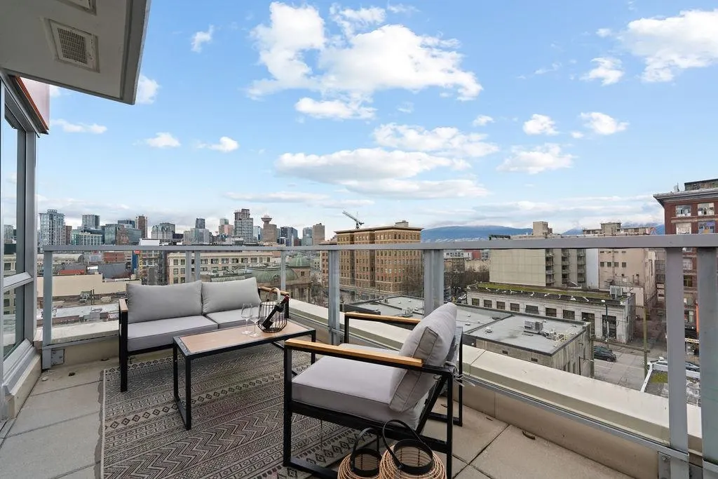 231 E Pender Street #807