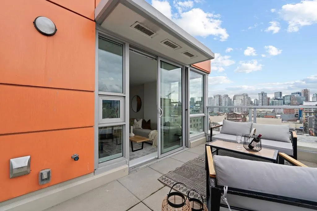 231 E Pender Street #807