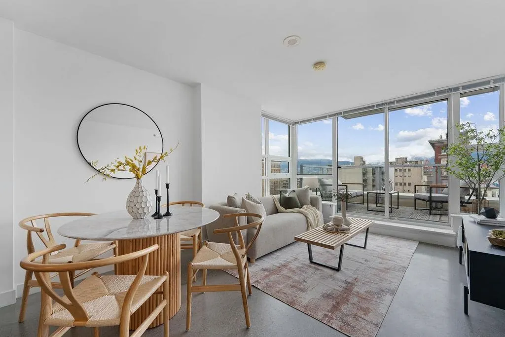 231 E Pender Street #807