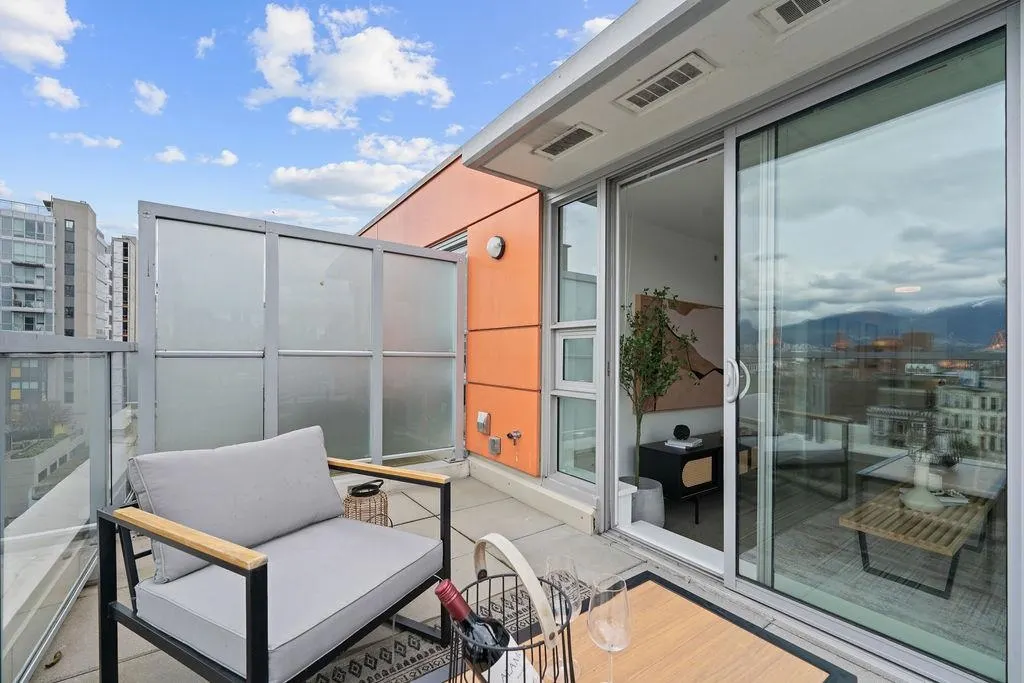 231 E Pender Street #807