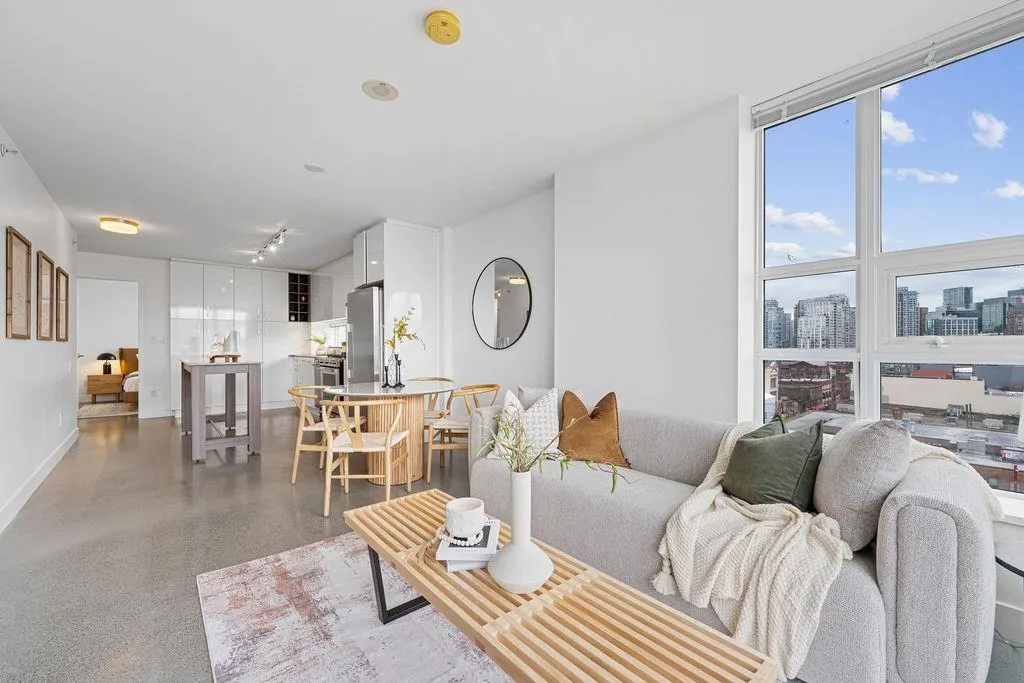 231 E Pender Street #807