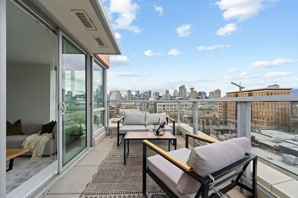 231 E Pender Street #807
