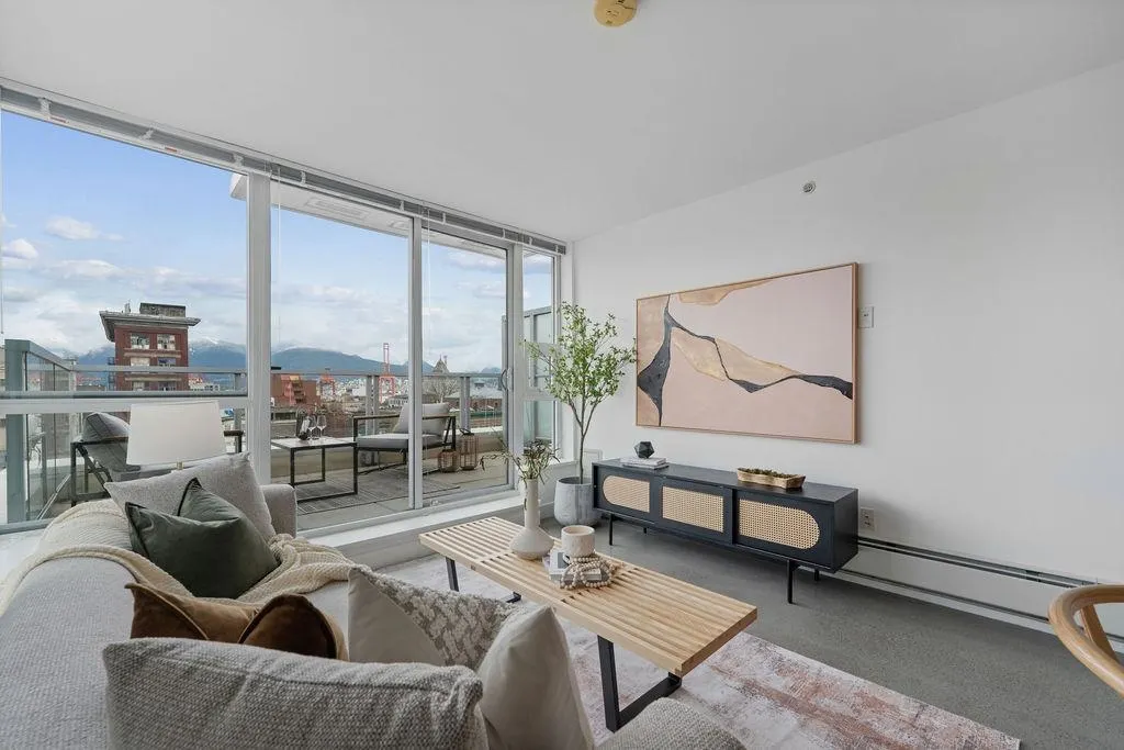 231 E Pender Street #807