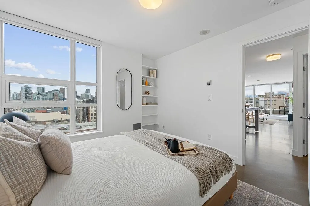 231 E Pender Street #807