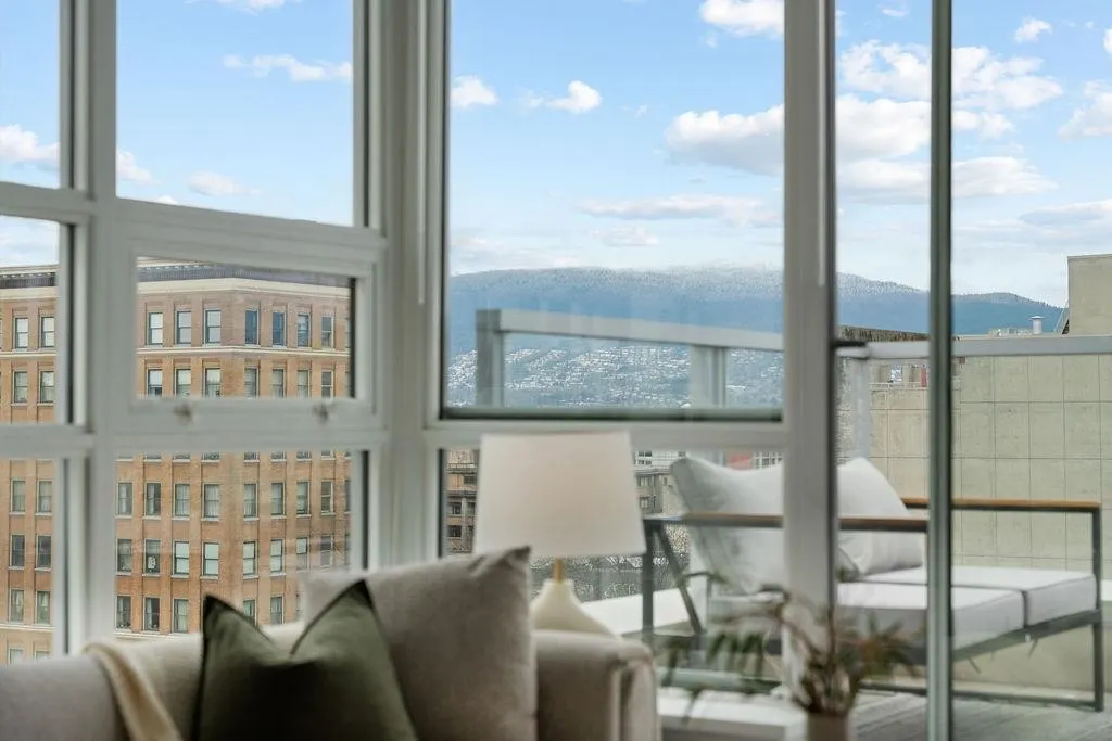 231 E Pender Street #807