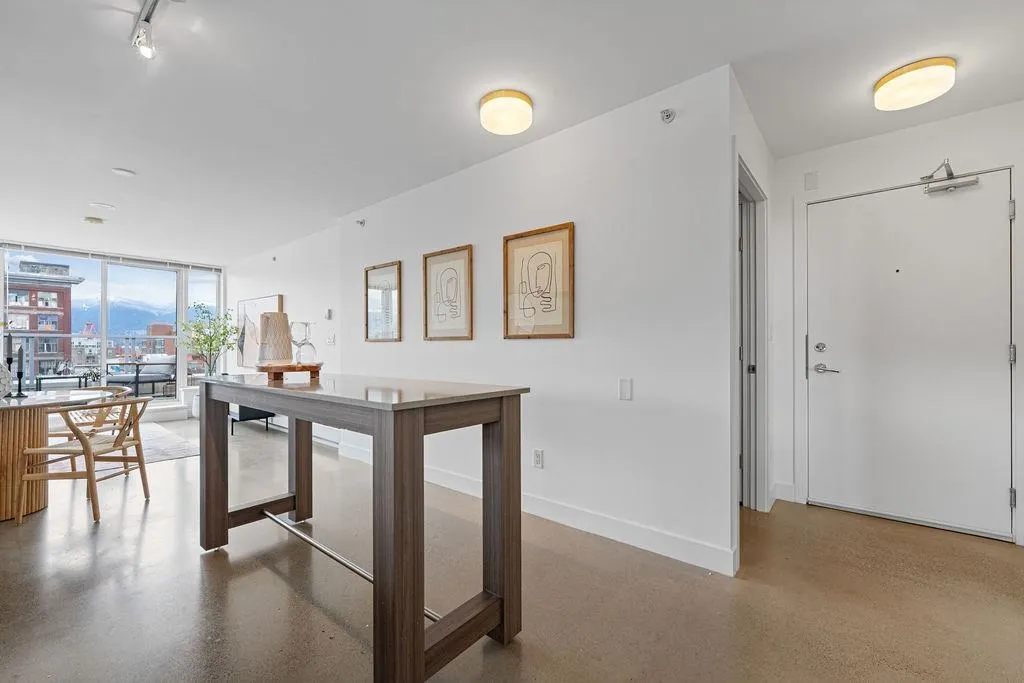 231 E Pender Street #807