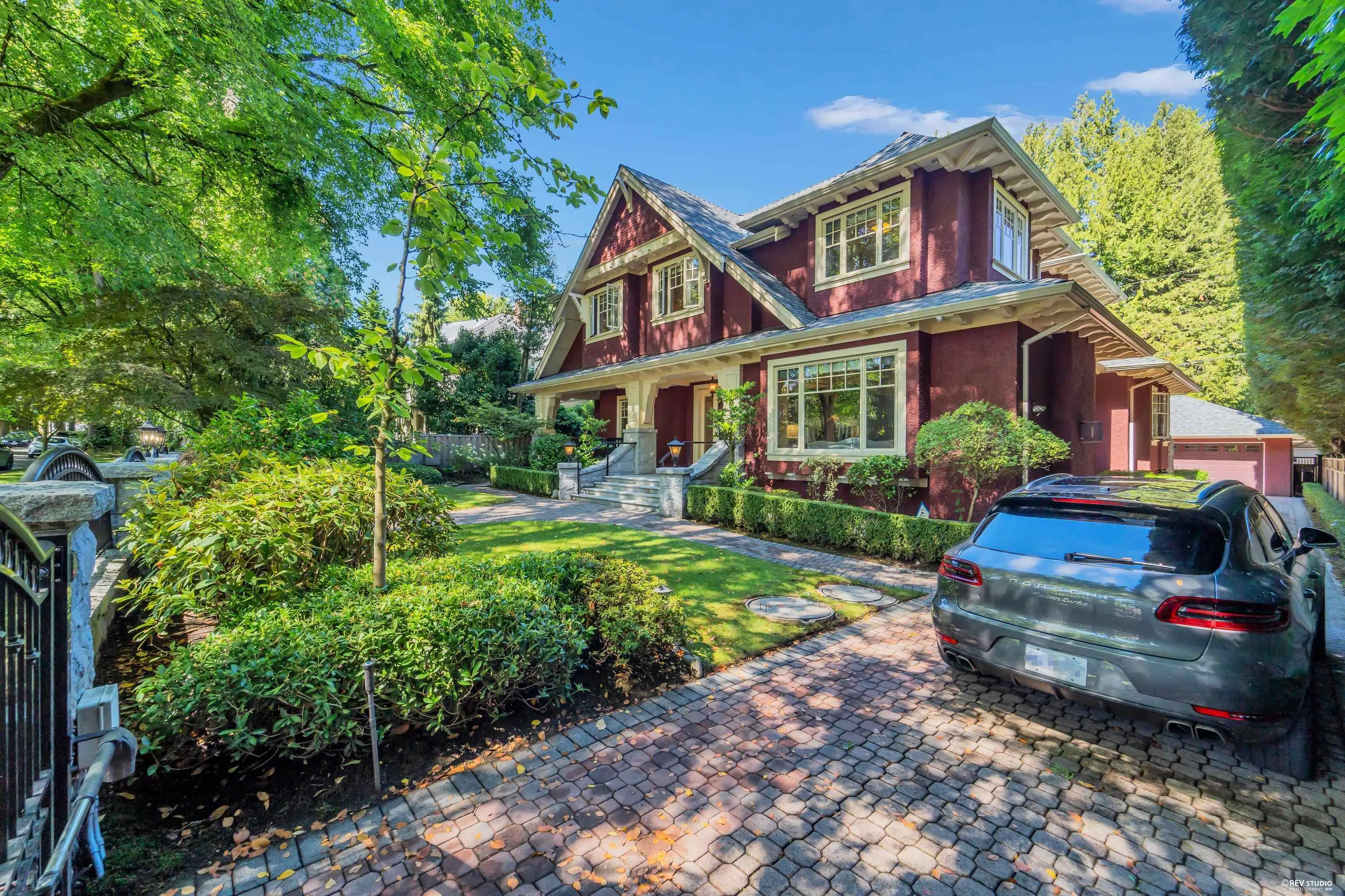 1425 W 26th Avenue