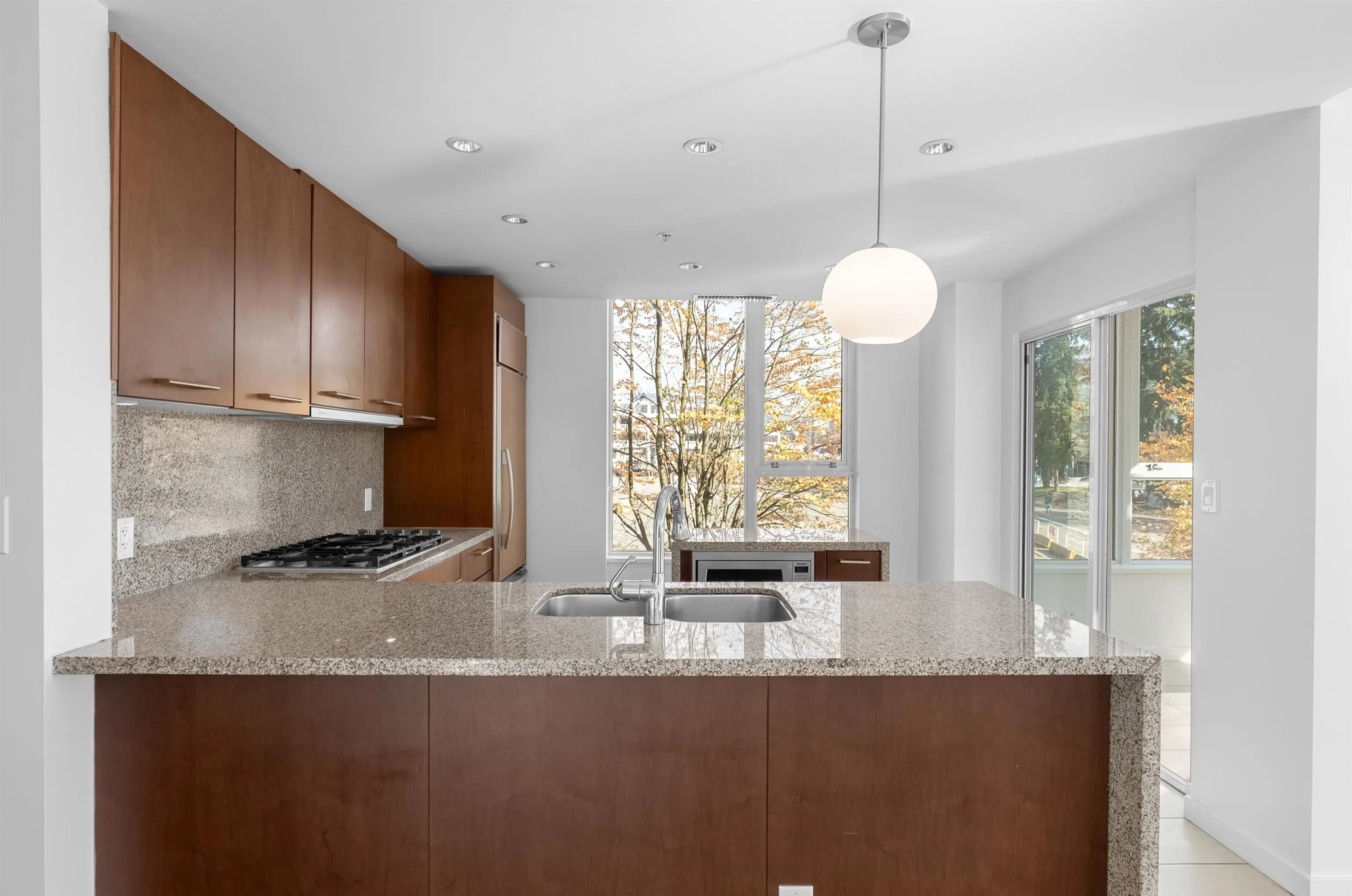 9 Smithe Mews #200