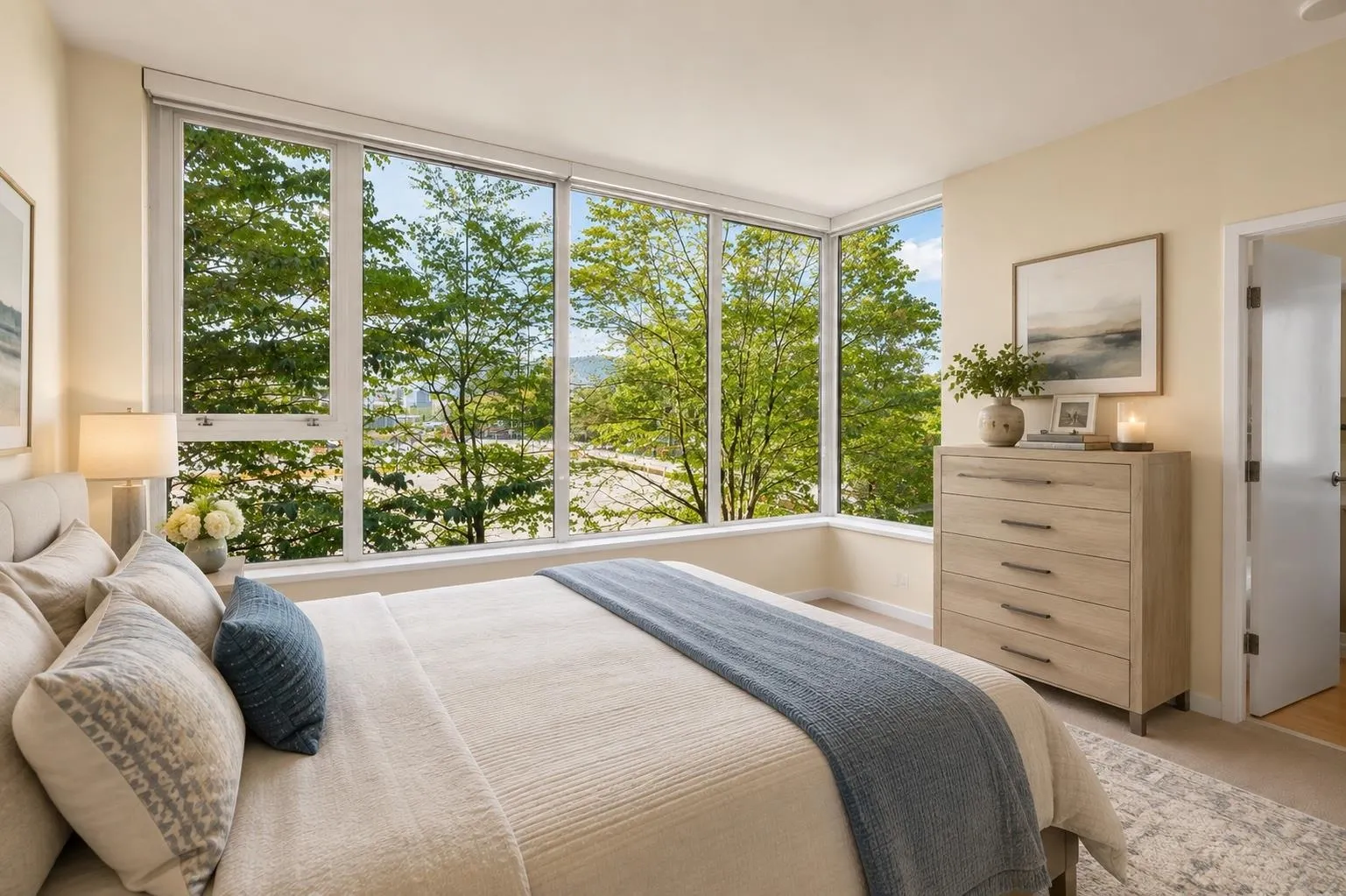 9 Smithe Mews #200