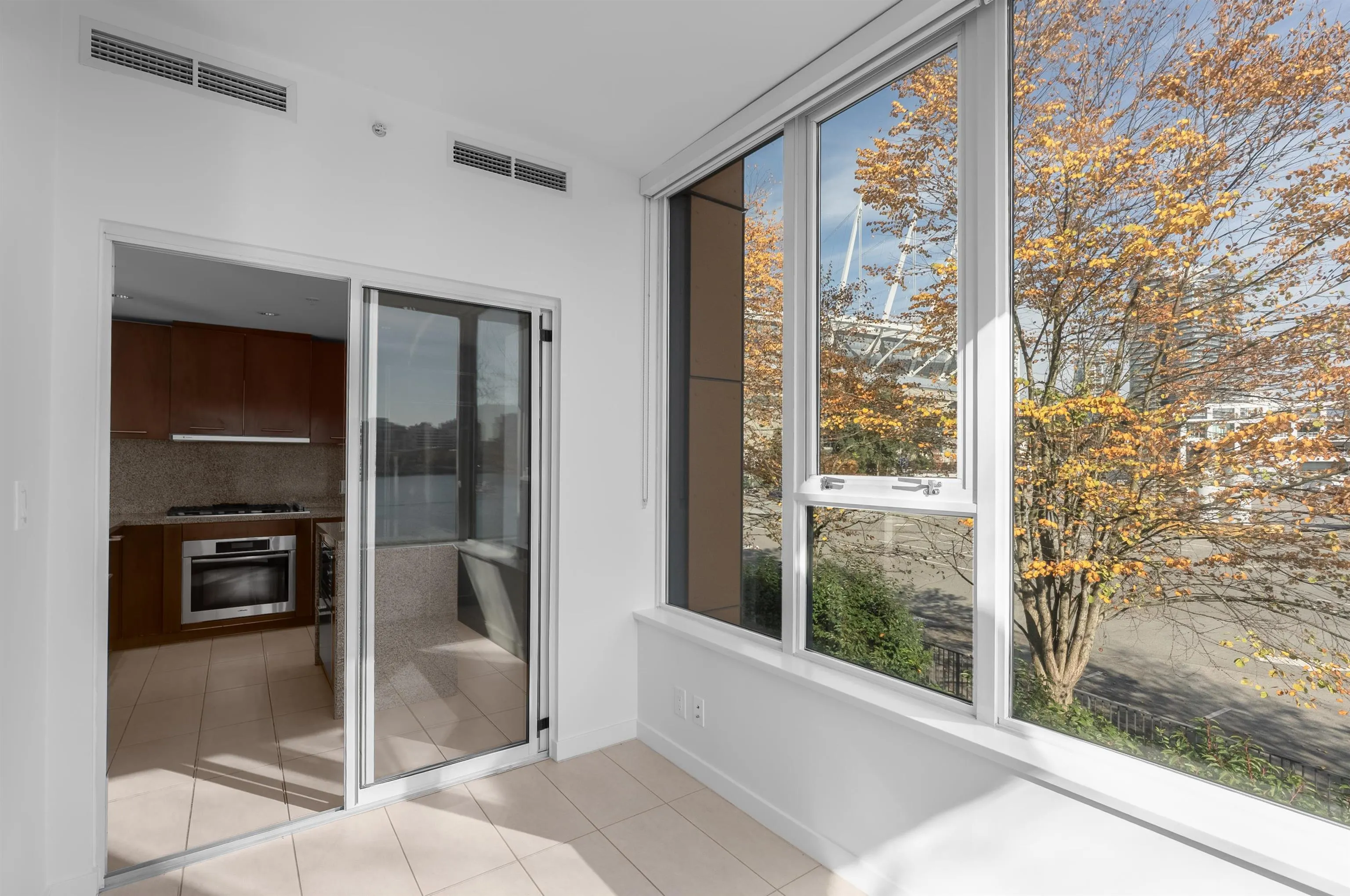 9 Smithe Mews #200
