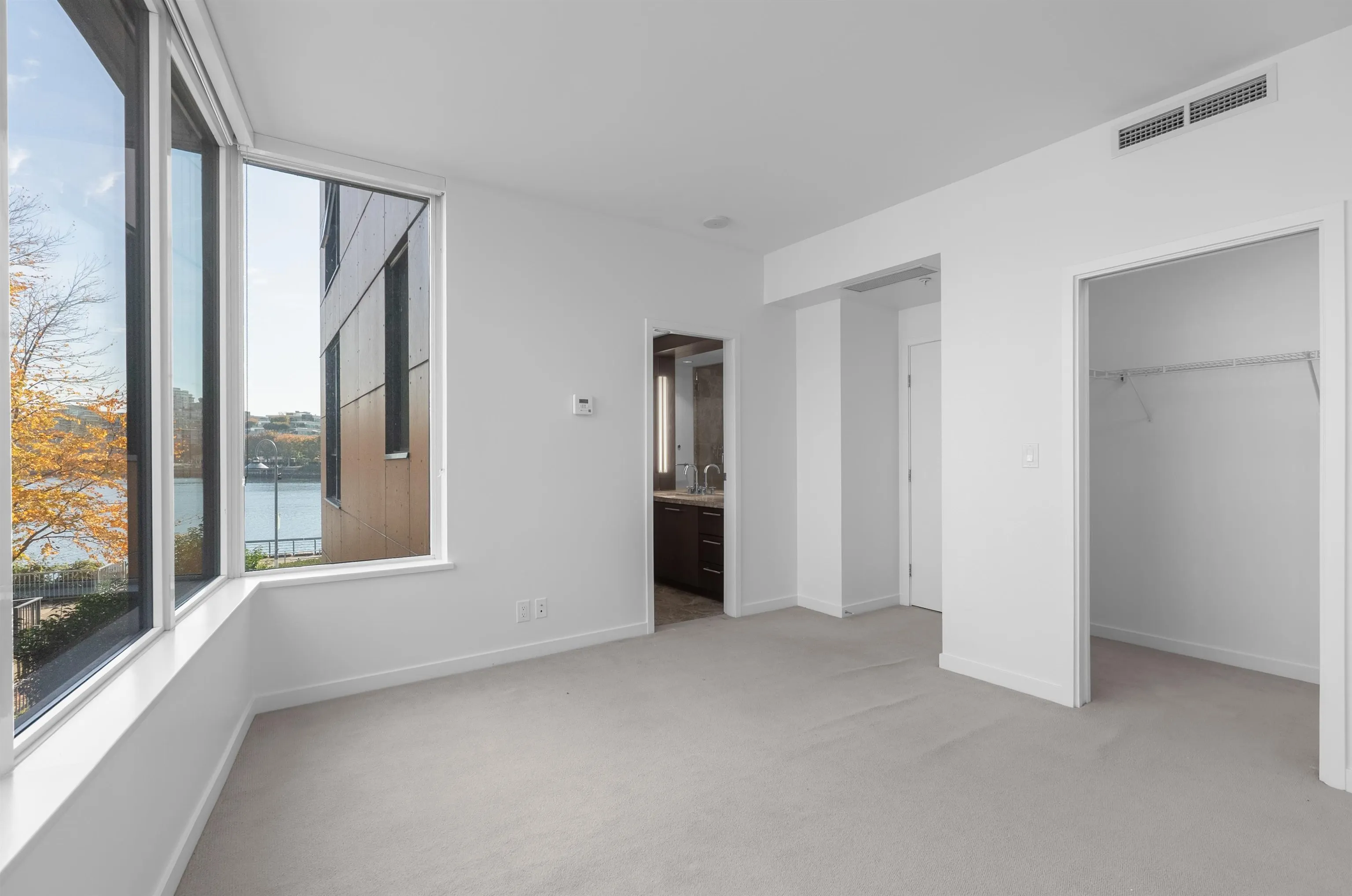 9 Smithe Mews #200