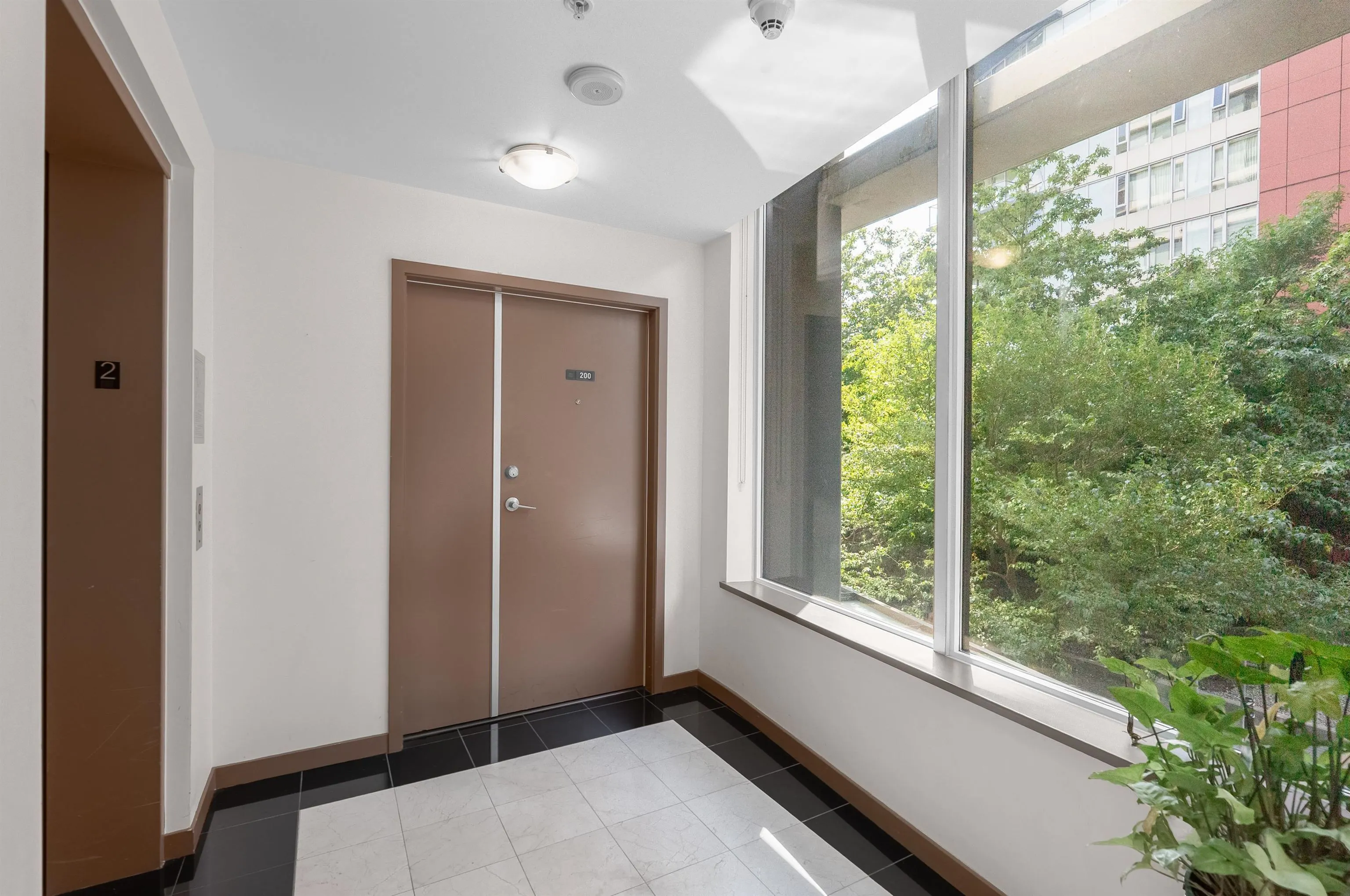9 Smithe Mews #200