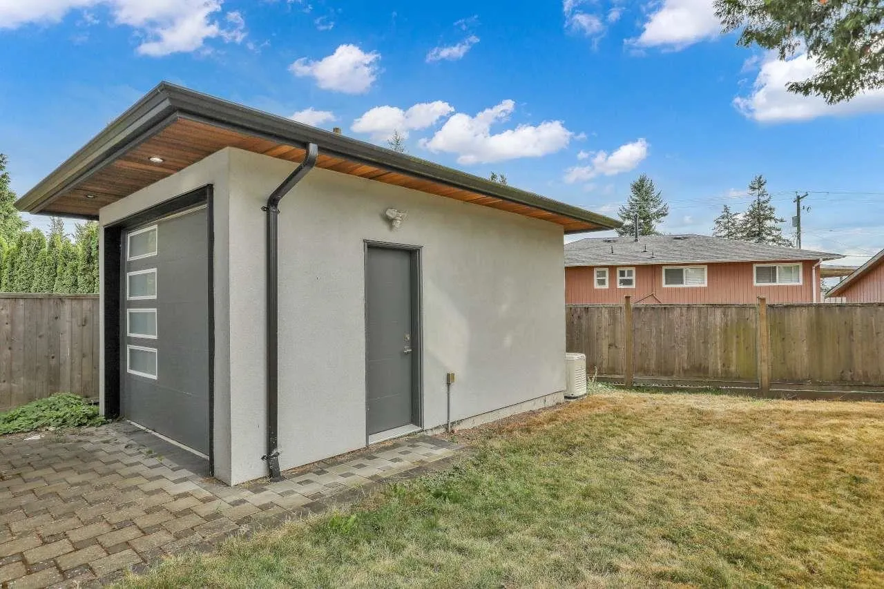 11890 Gilmour Crescent