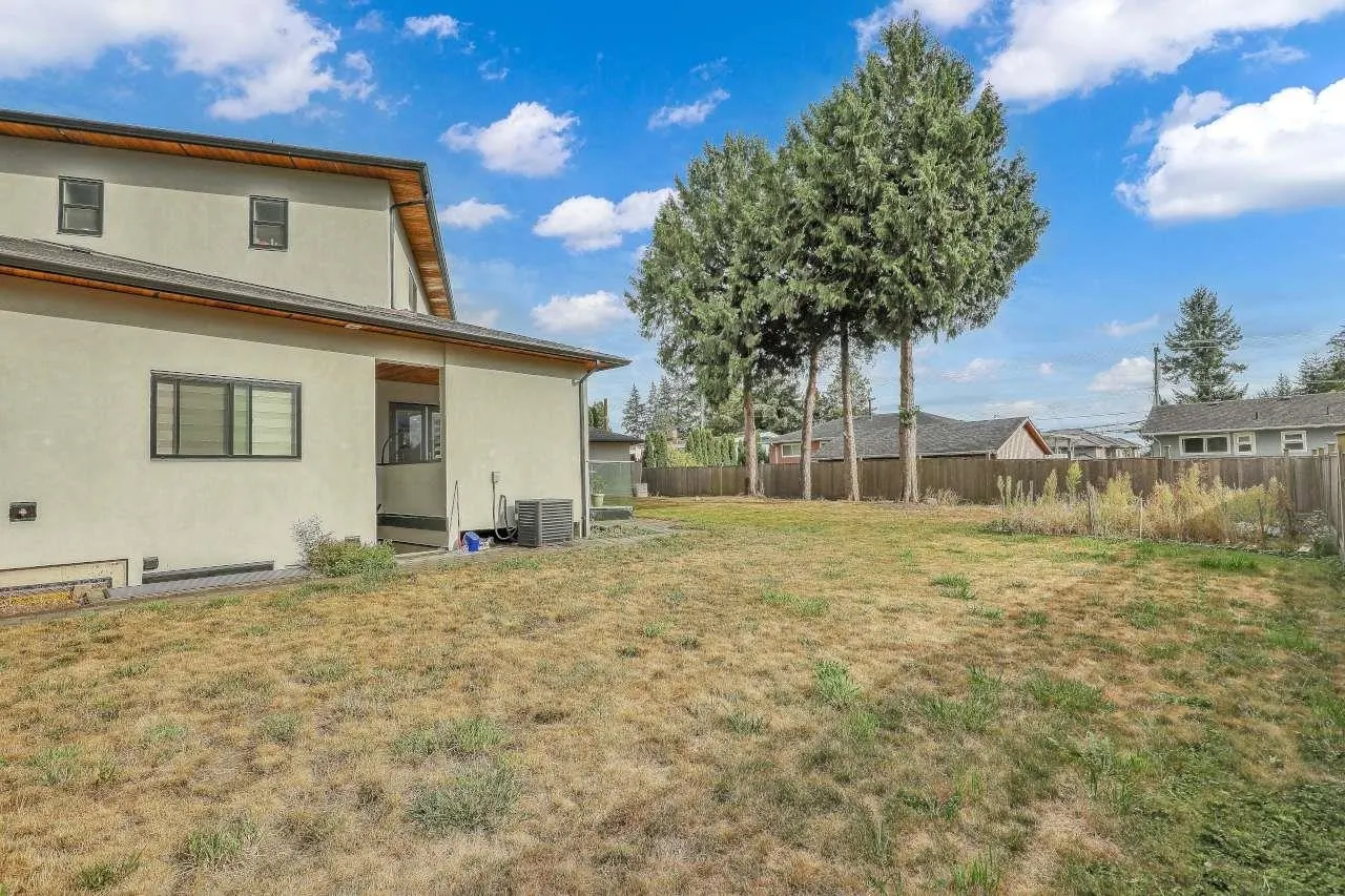 11890 Gilmour Crescent