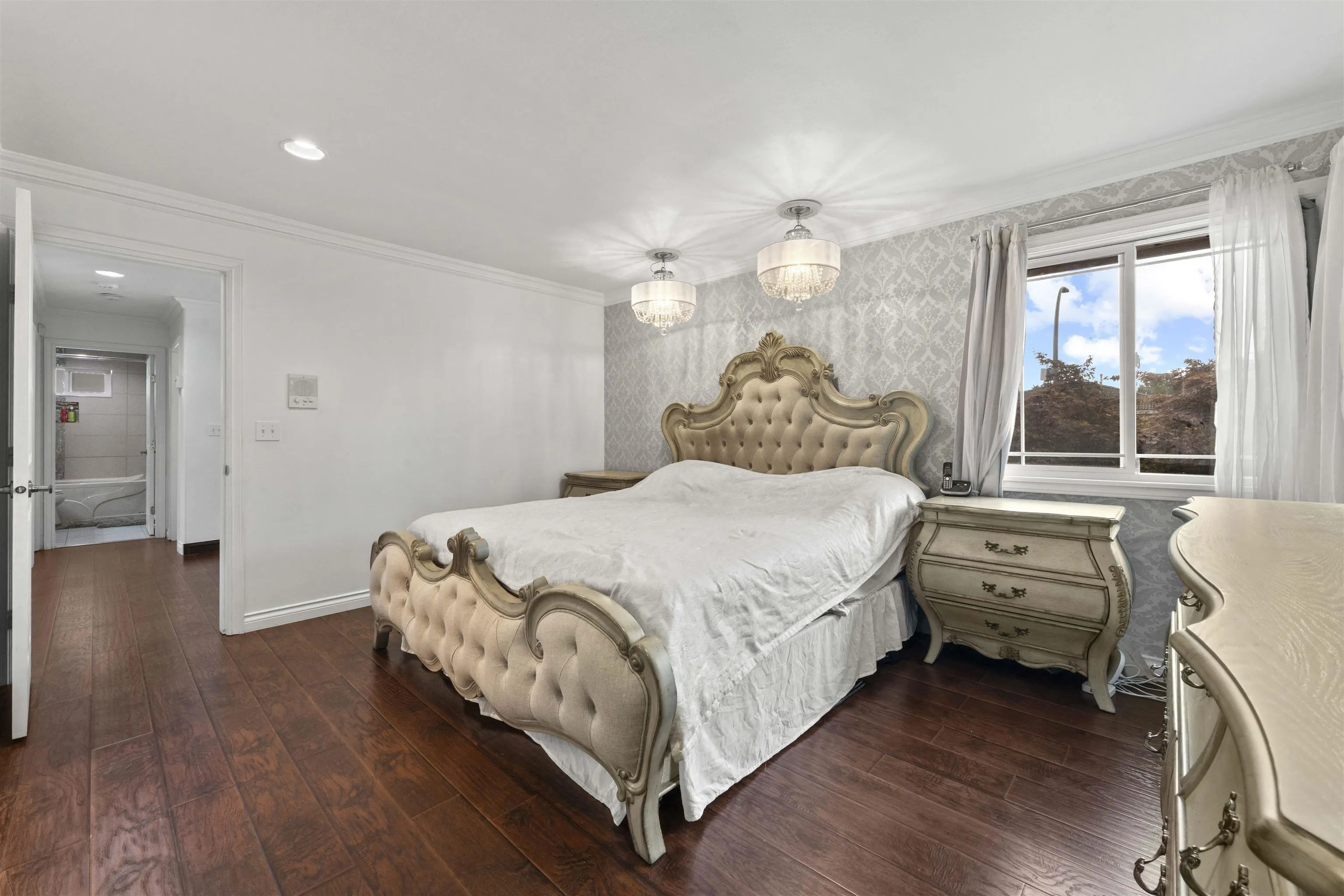 887 Riverside Drive