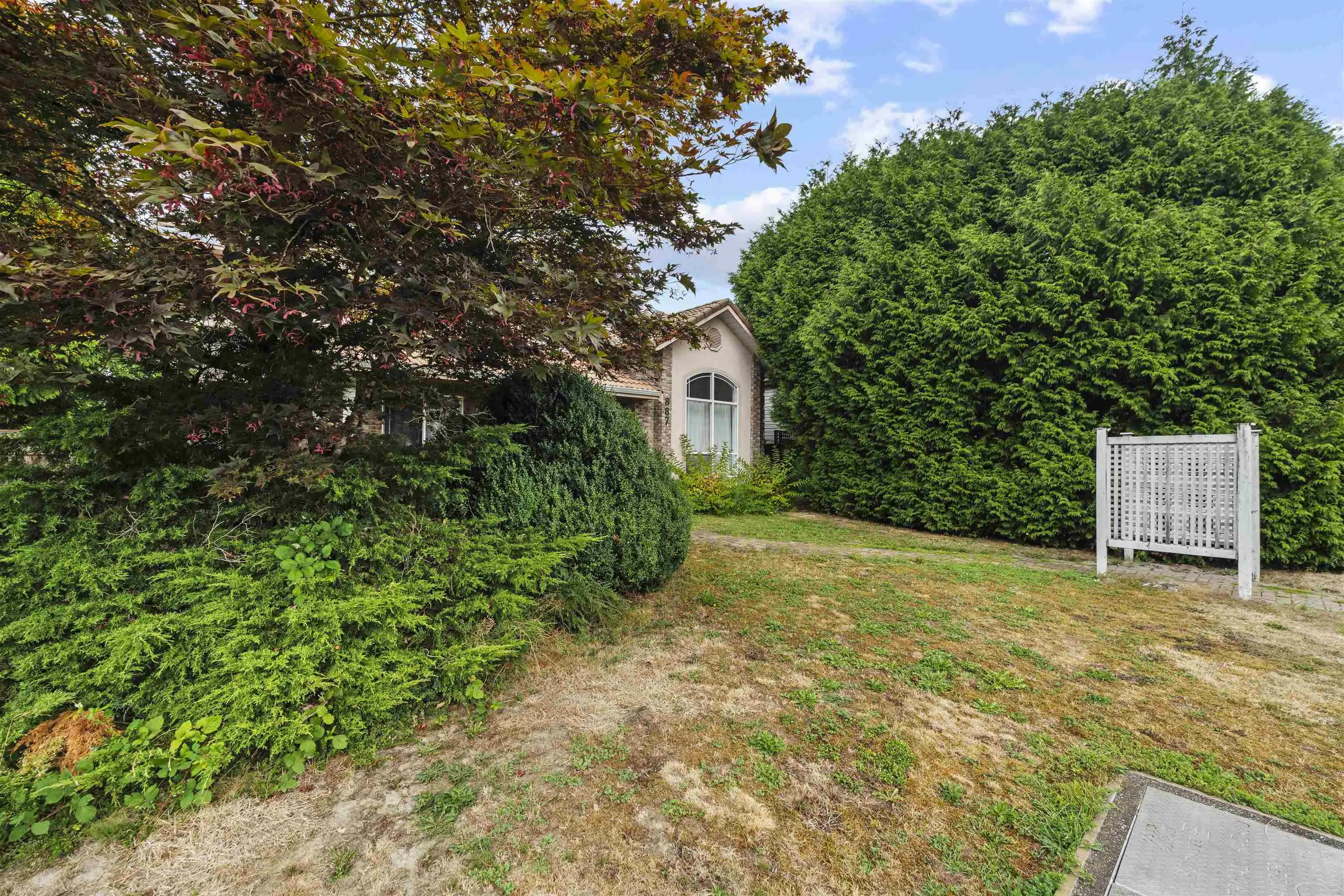 887 Riverside Drive
