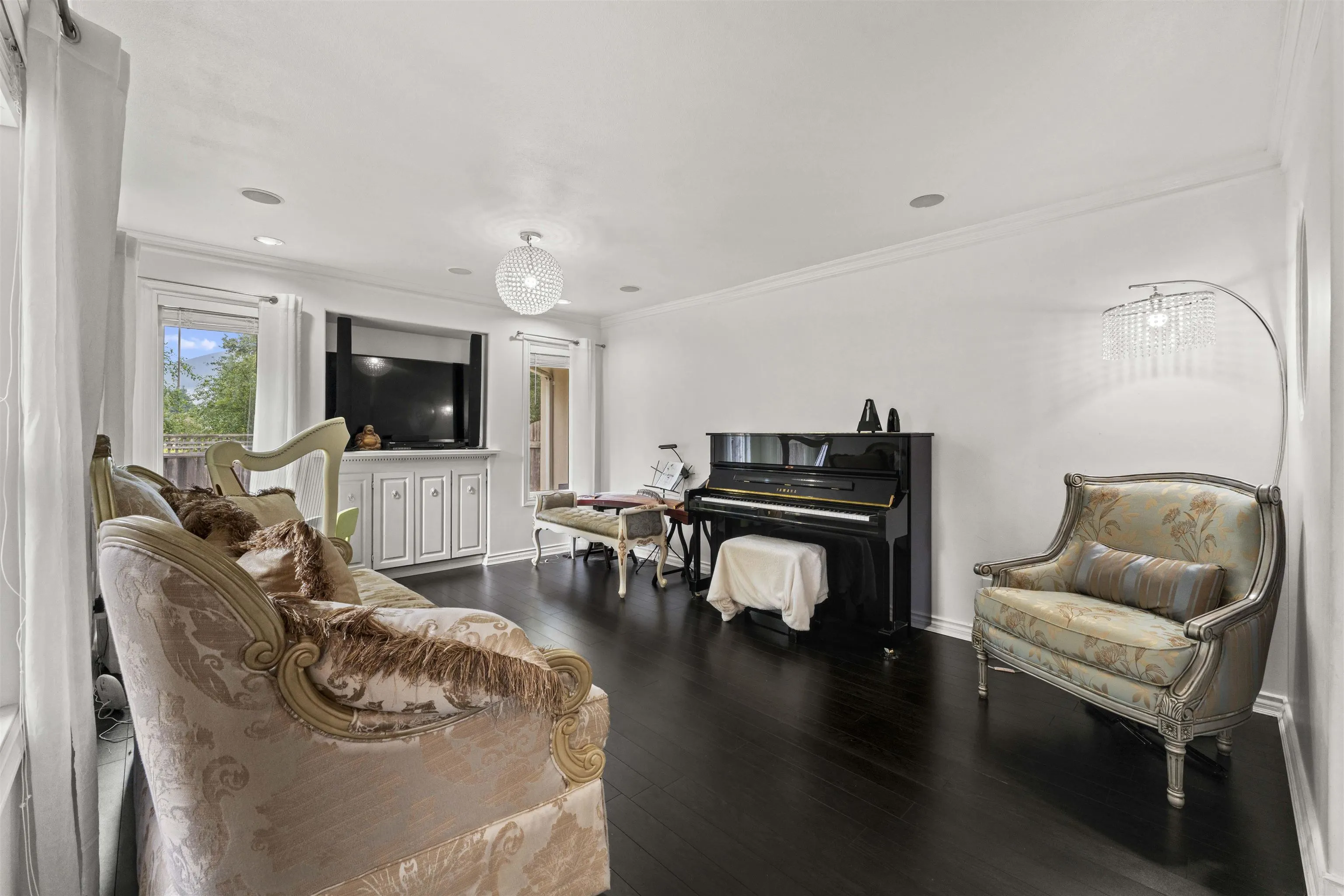 887 Riverside Drive