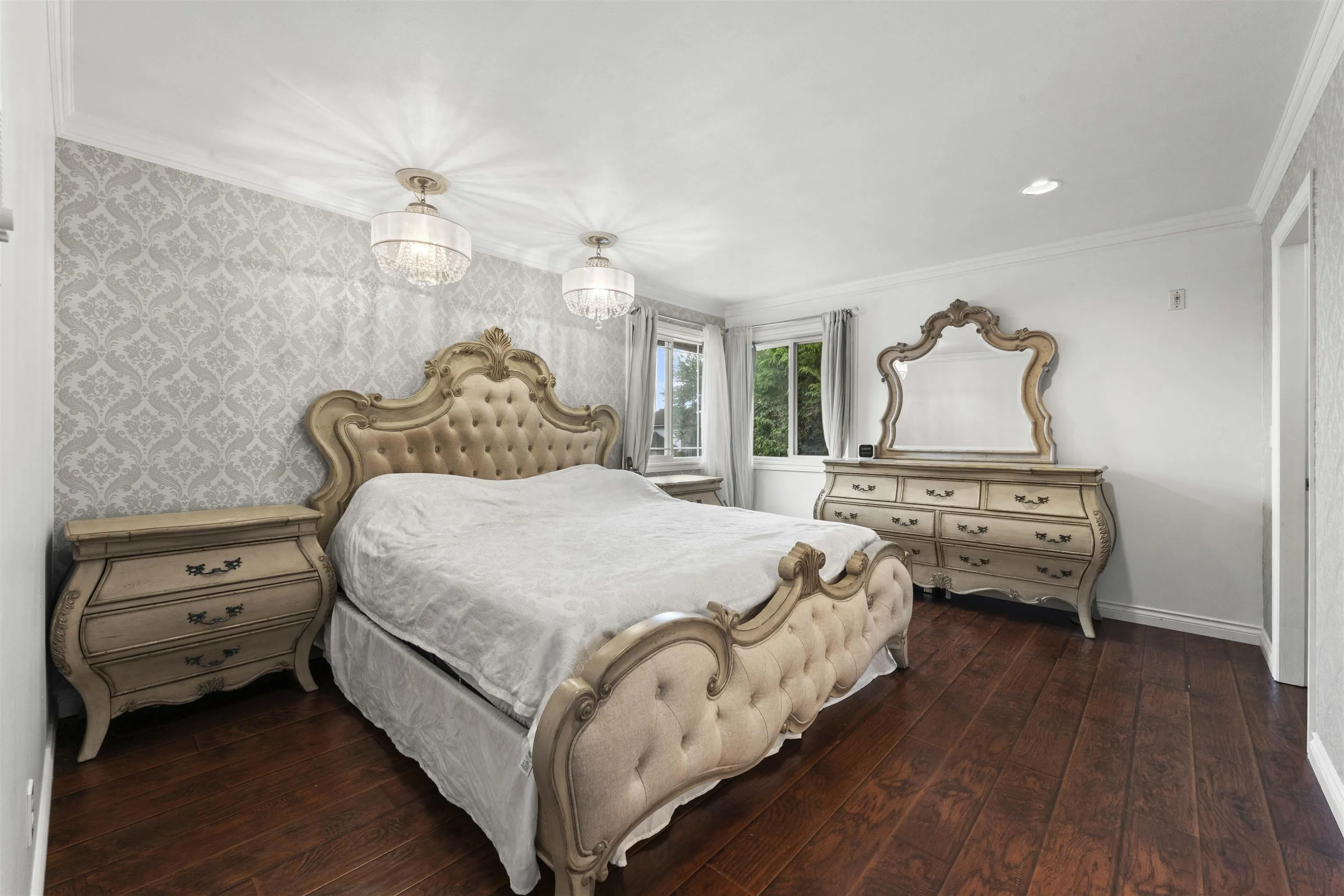 887 Riverside Drive