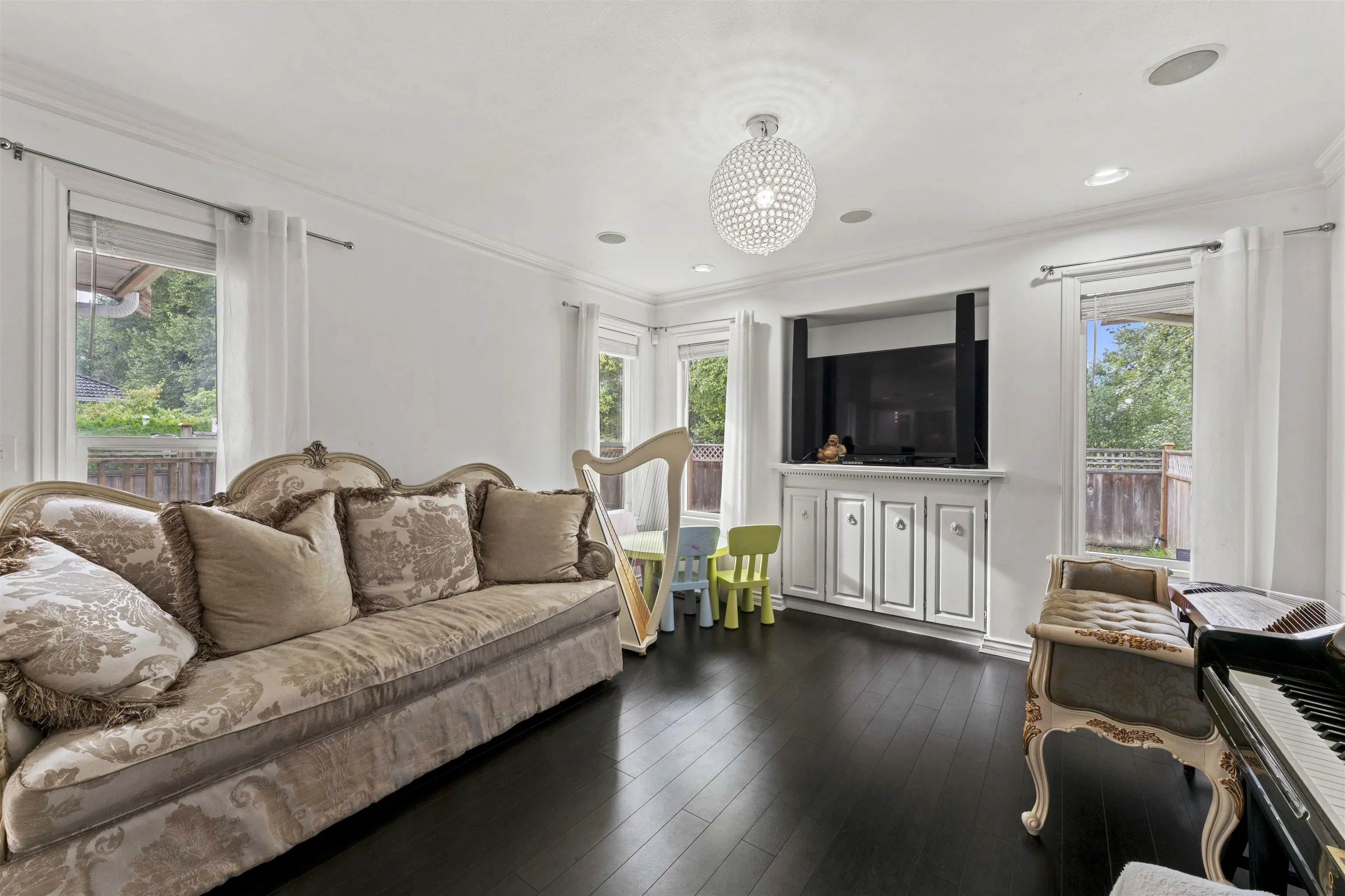 887 Riverside Drive