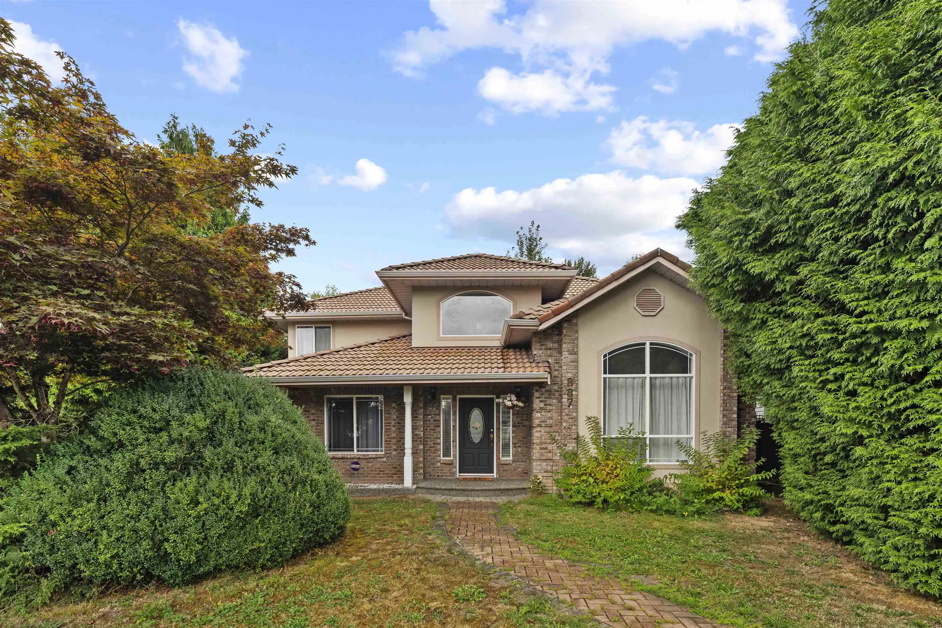 887 Riverside Drive