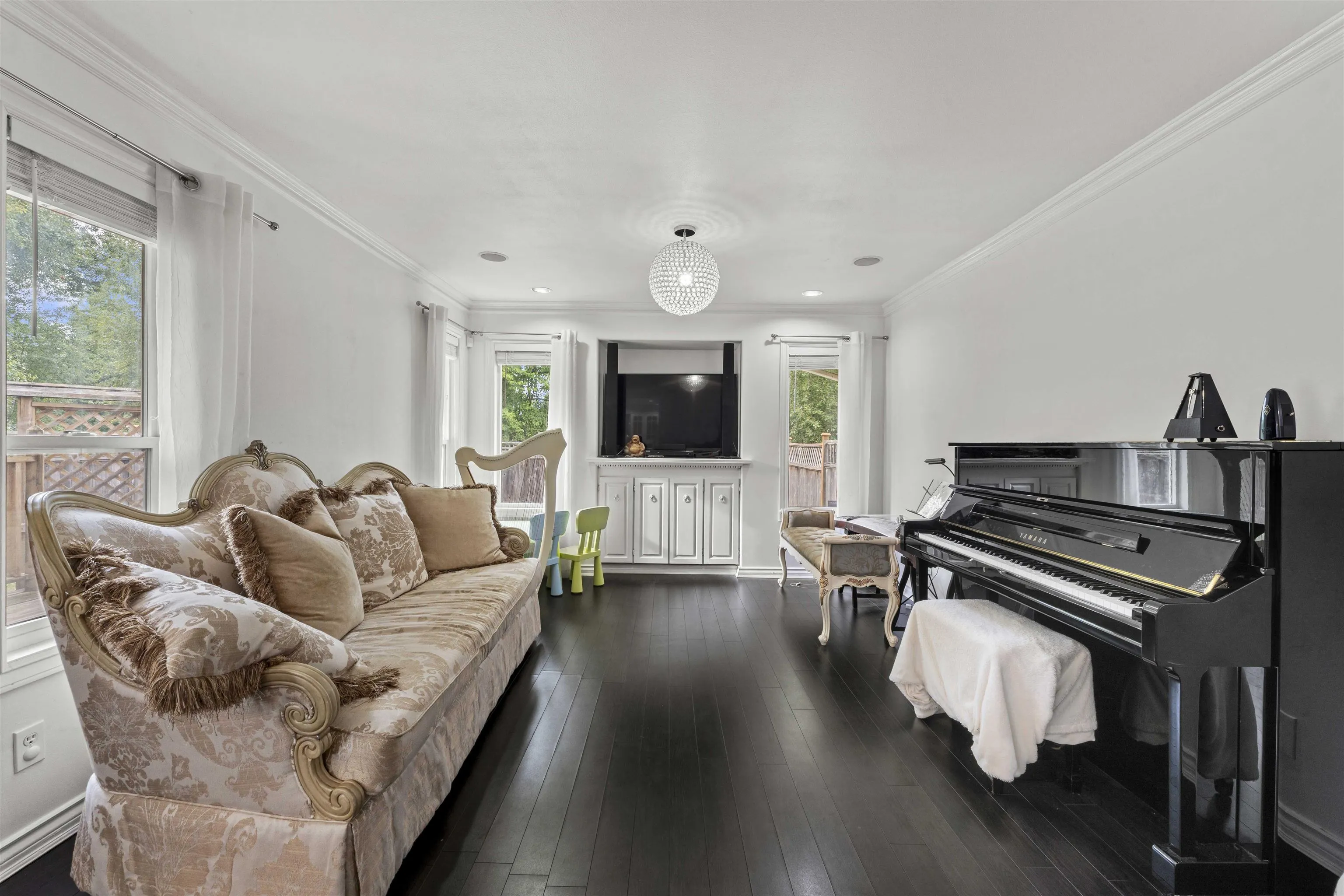 887 Riverside Drive