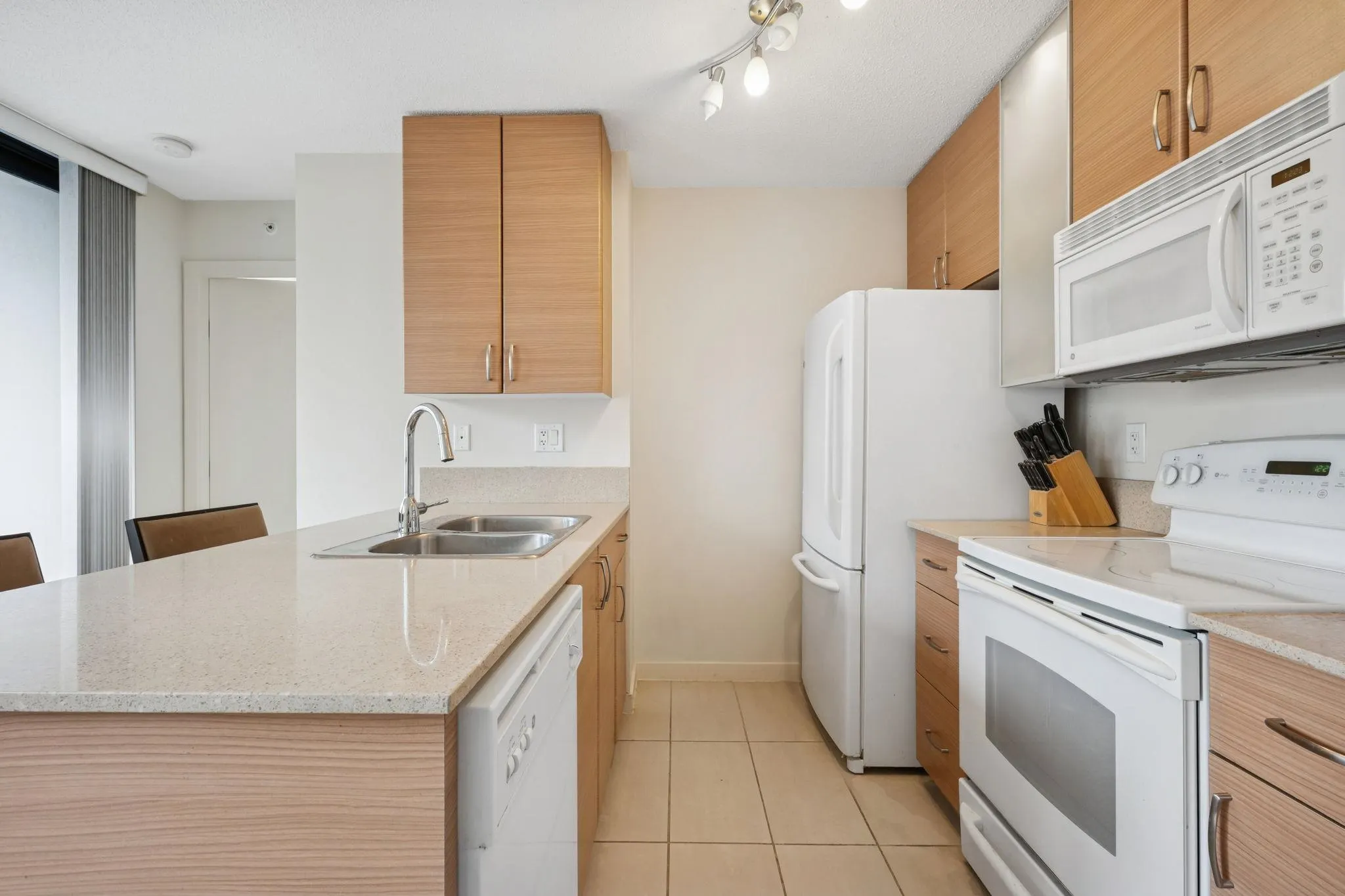 977 Mainland Street #502