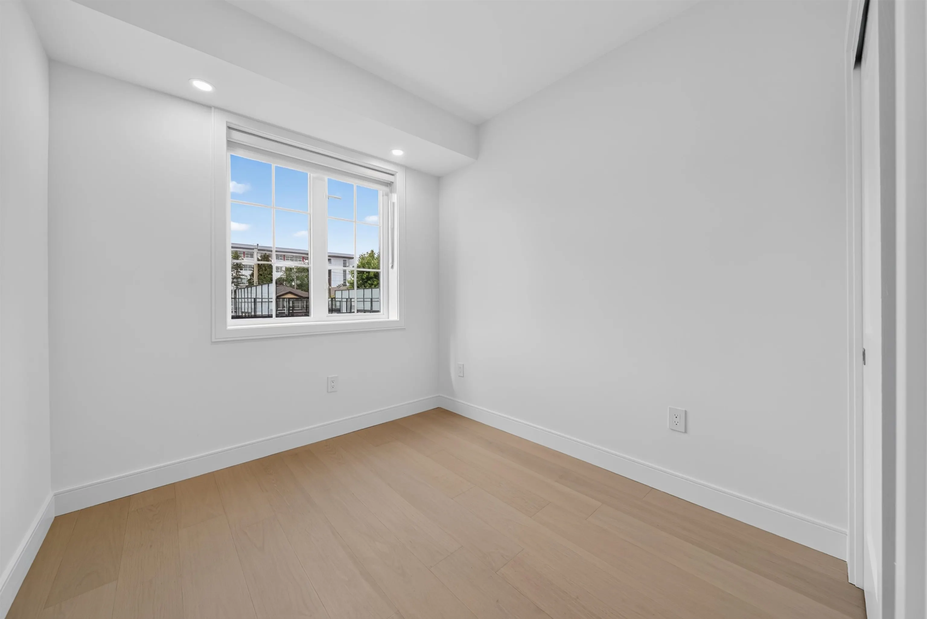 918 W 32nd Avenue #208