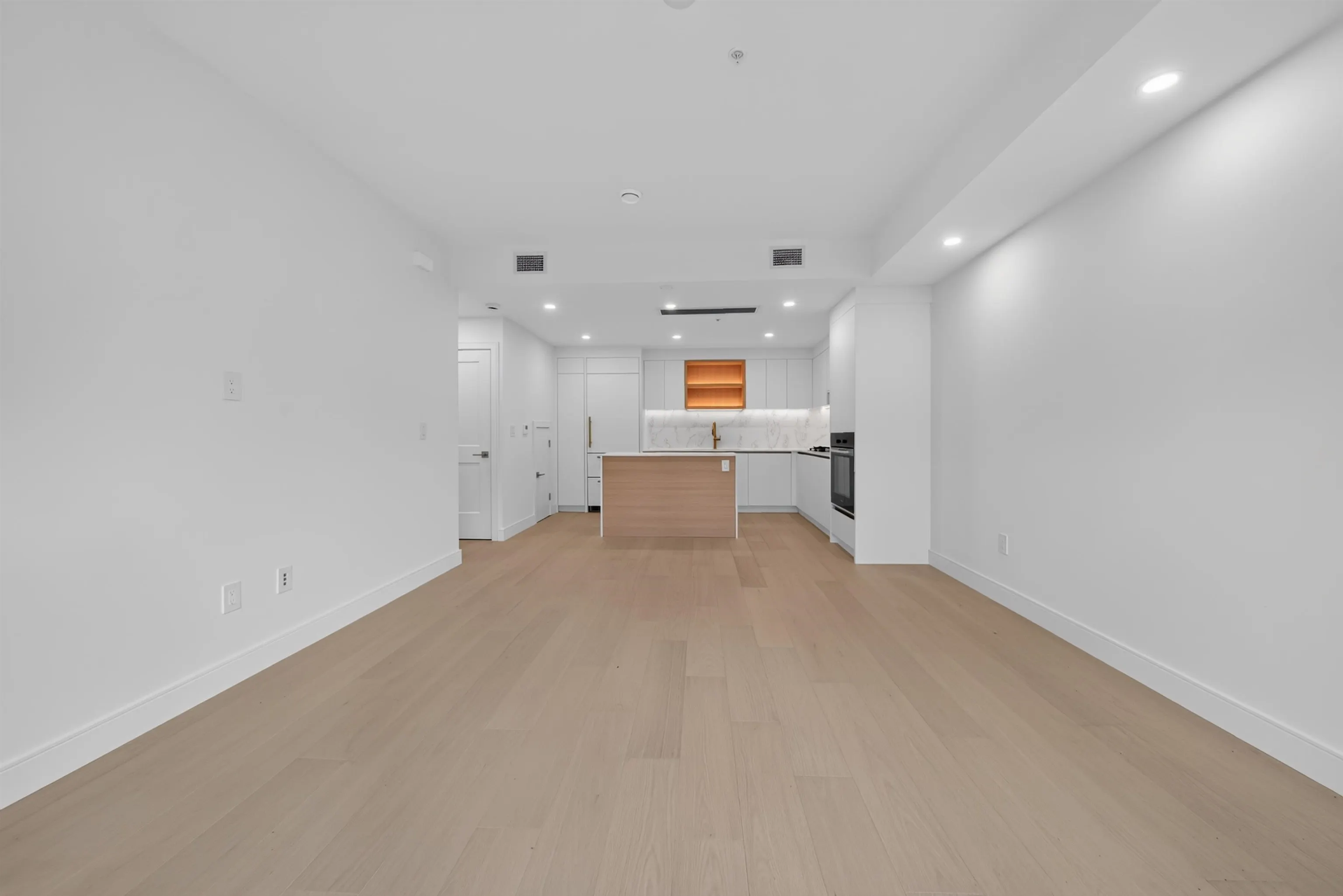 918 W 32nd Avenue #208