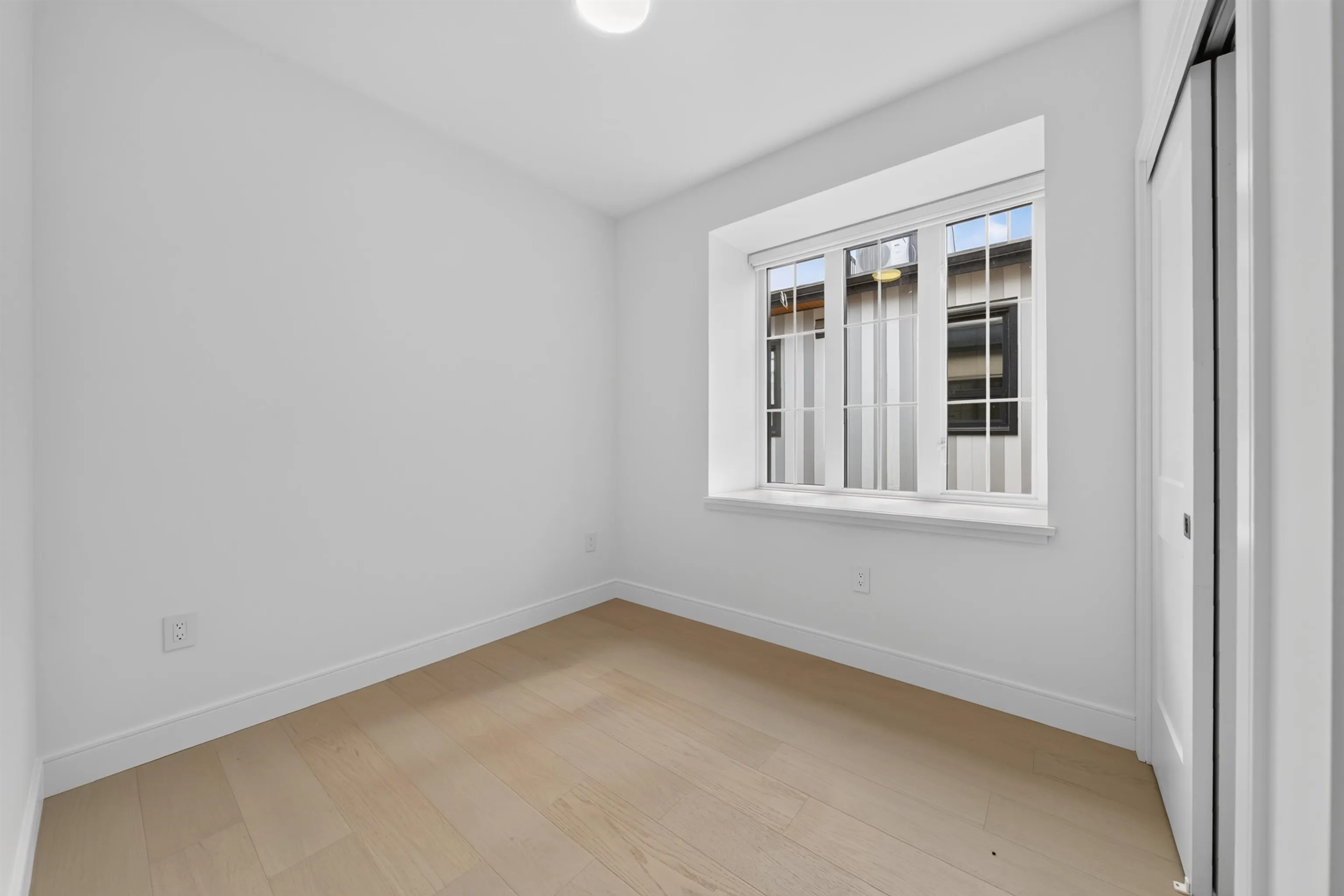 918 W 32nd Avenue #208