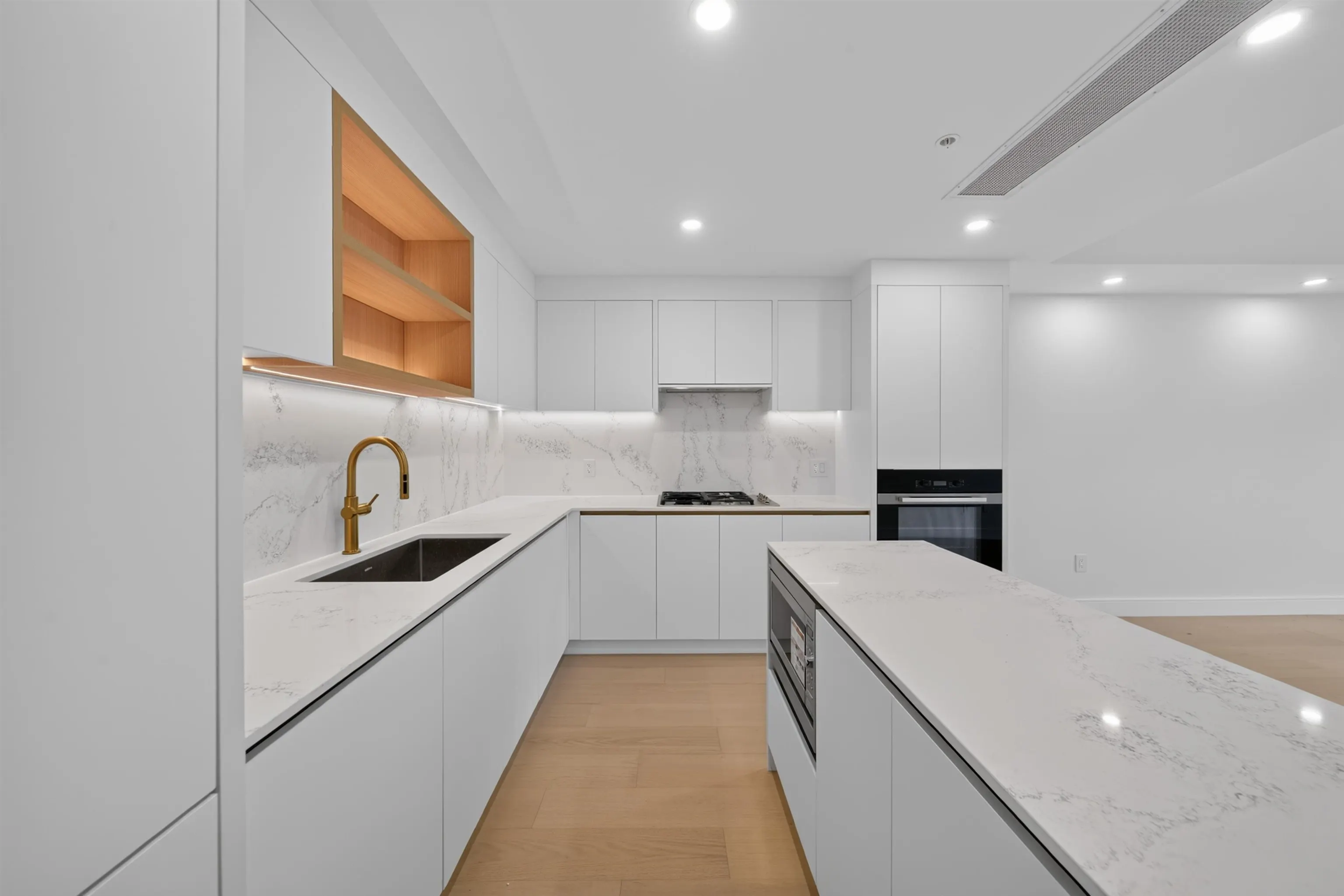 918 W 32nd Avenue #208