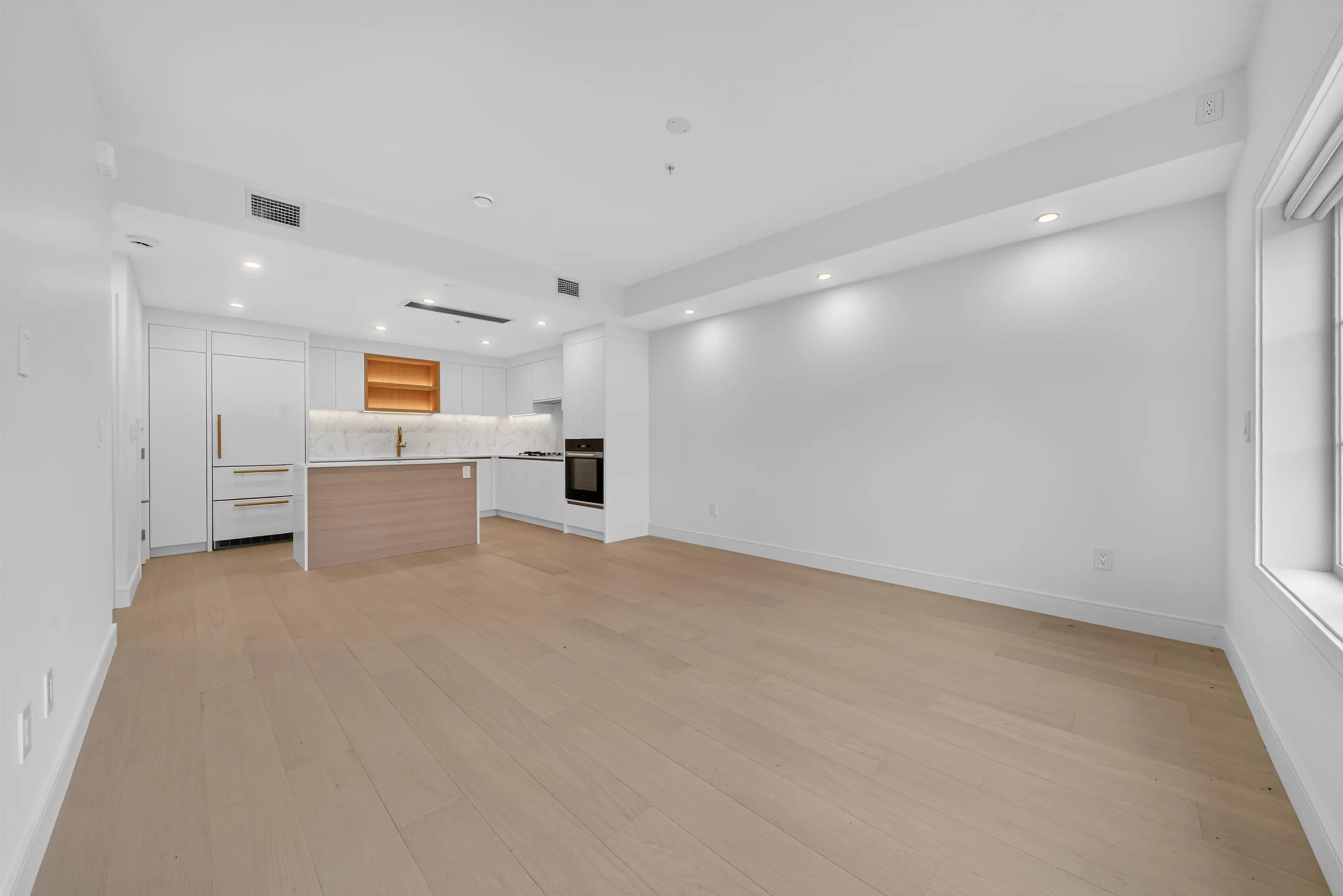 918 W 32nd Avenue #208
