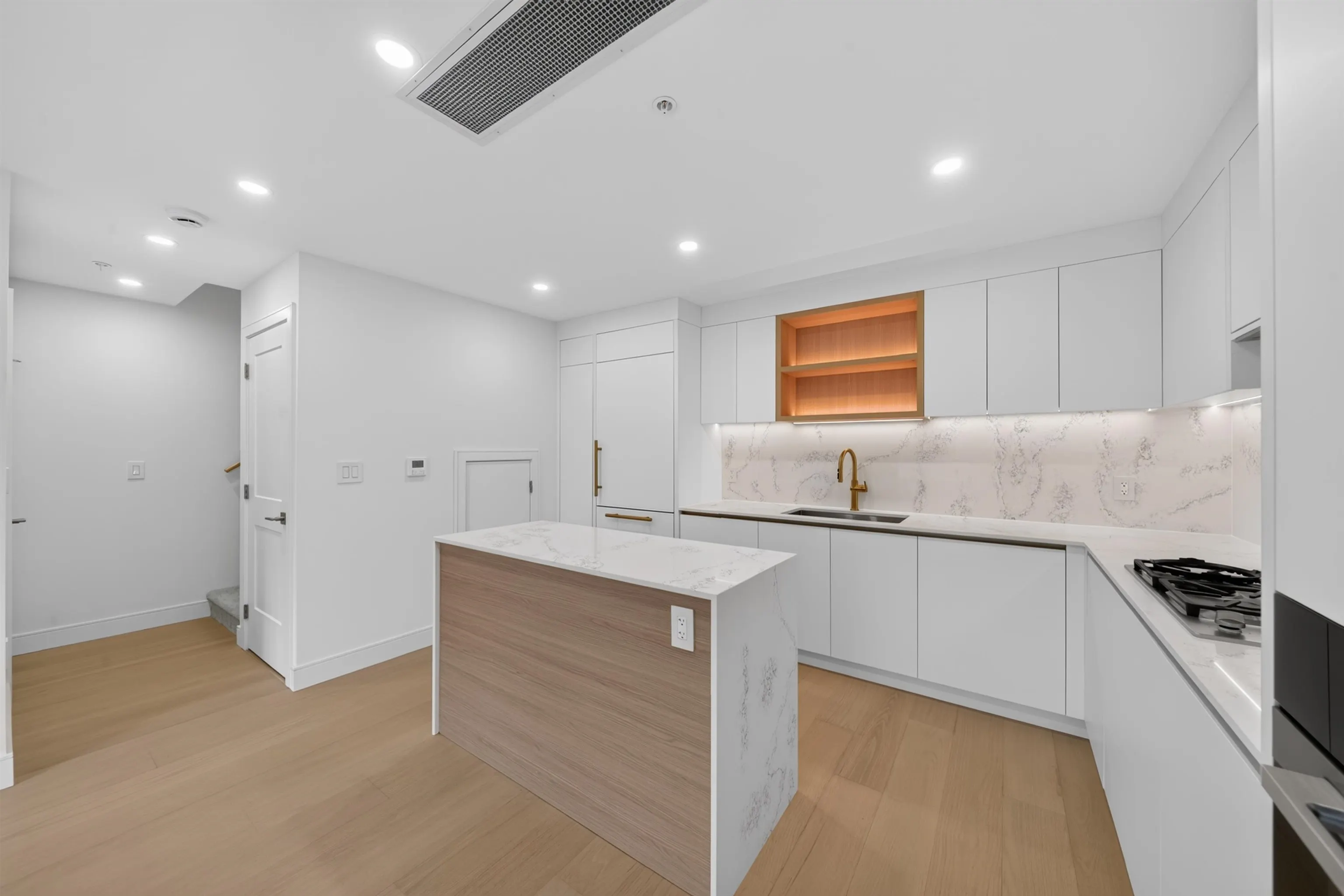 918 W 32nd Avenue #208